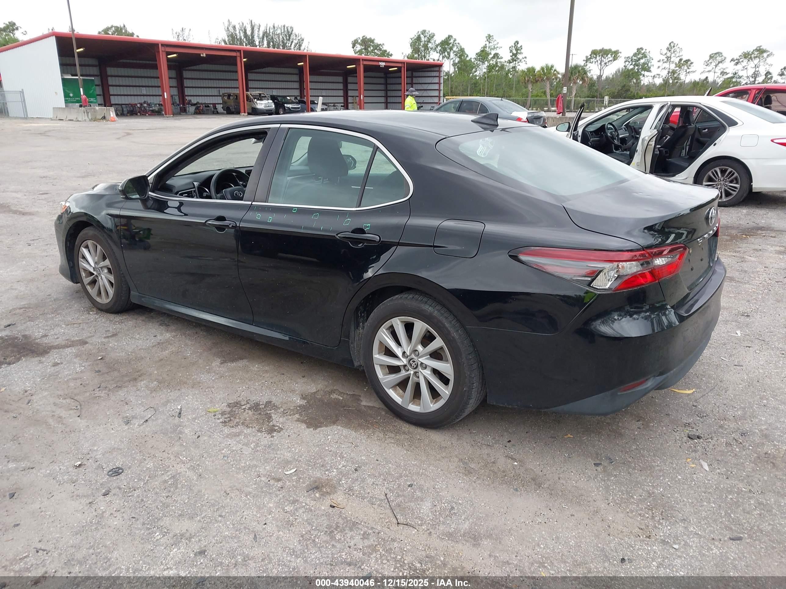 TOYOTA CAMRY image 3