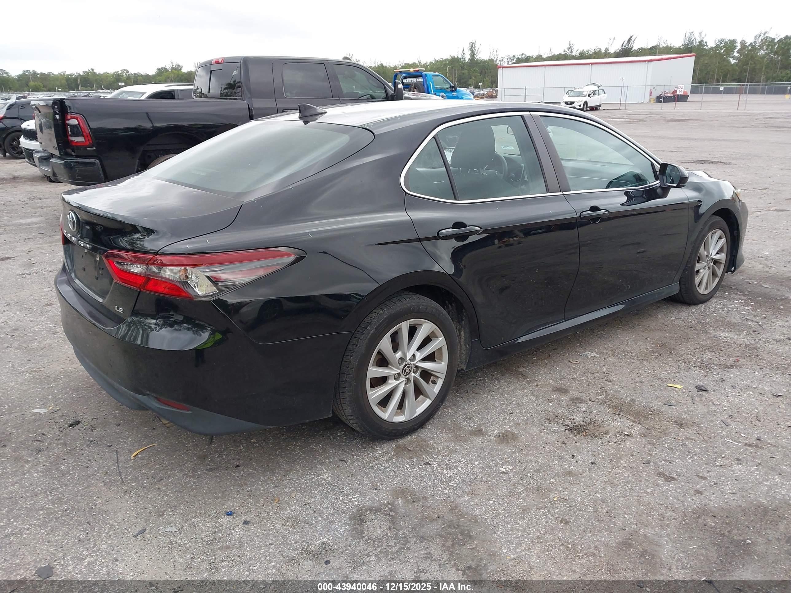 TOYOTA CAMRY image 4