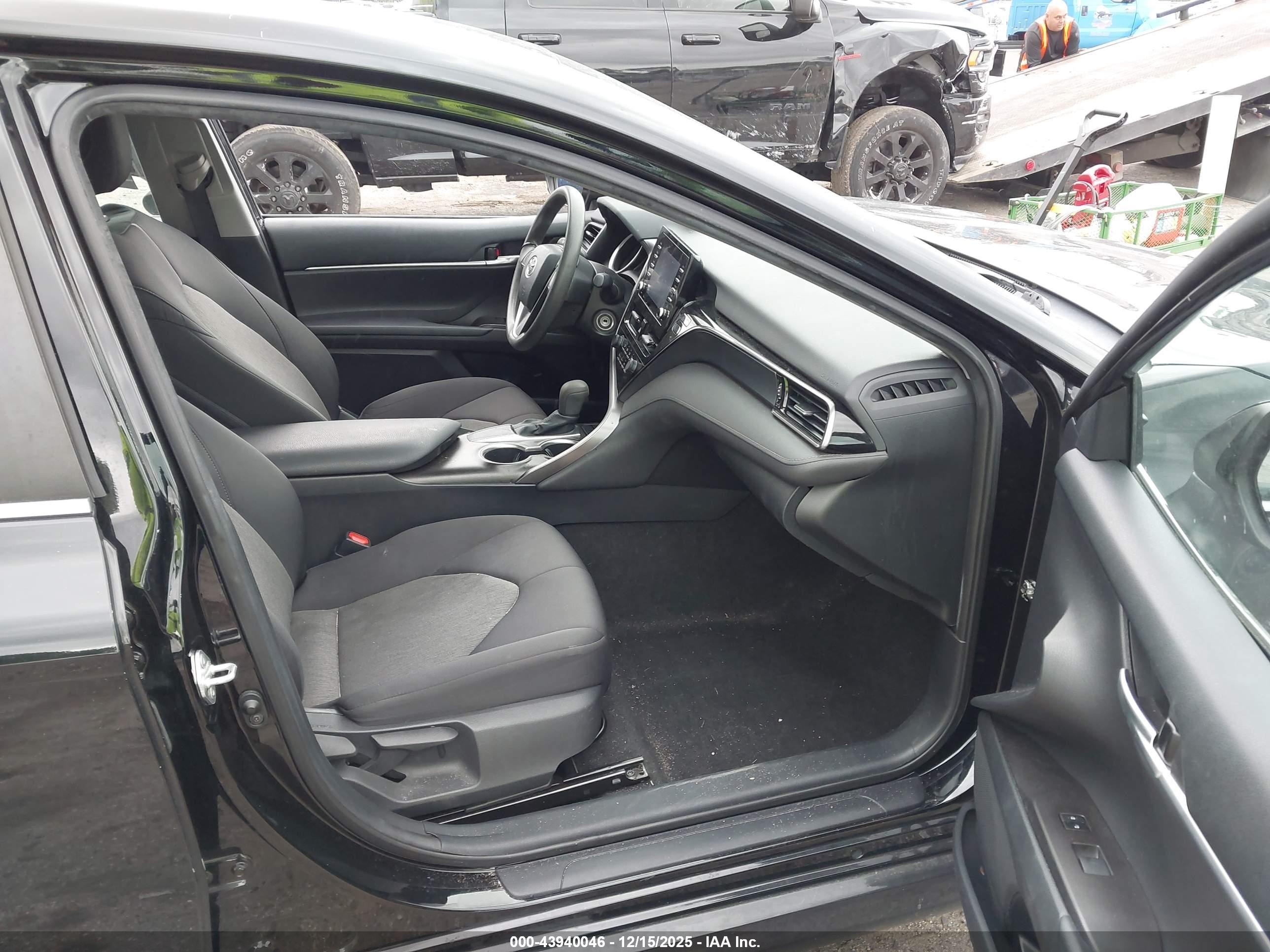 TOYOTA CAMRY image 5