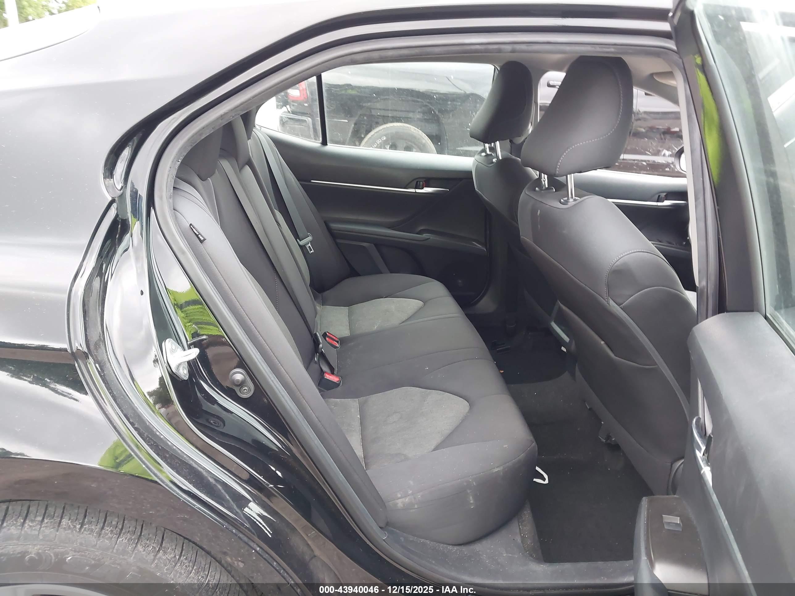 TOYOTA CAMRY image 8