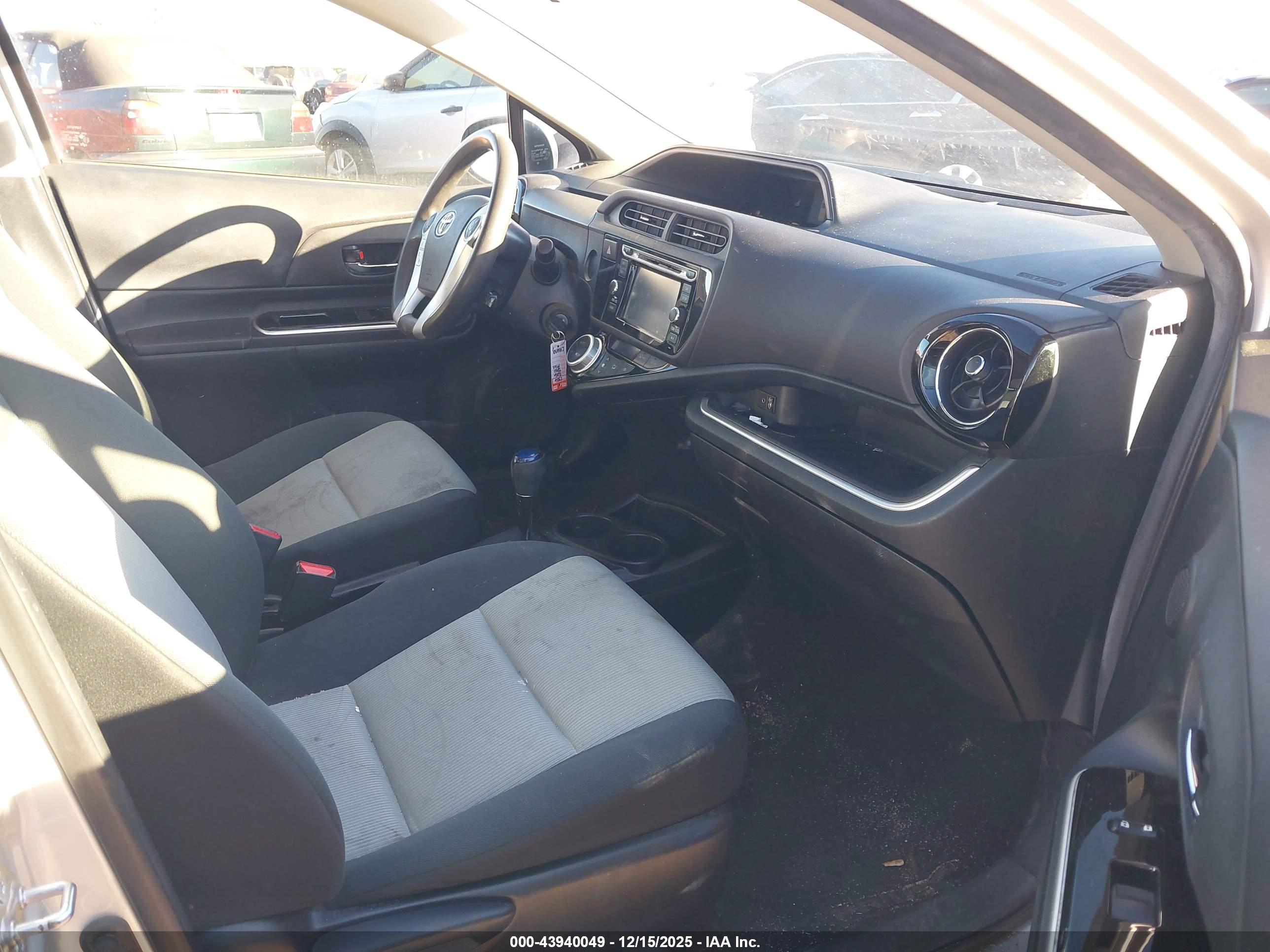 TOYOTA PRIUS image 5