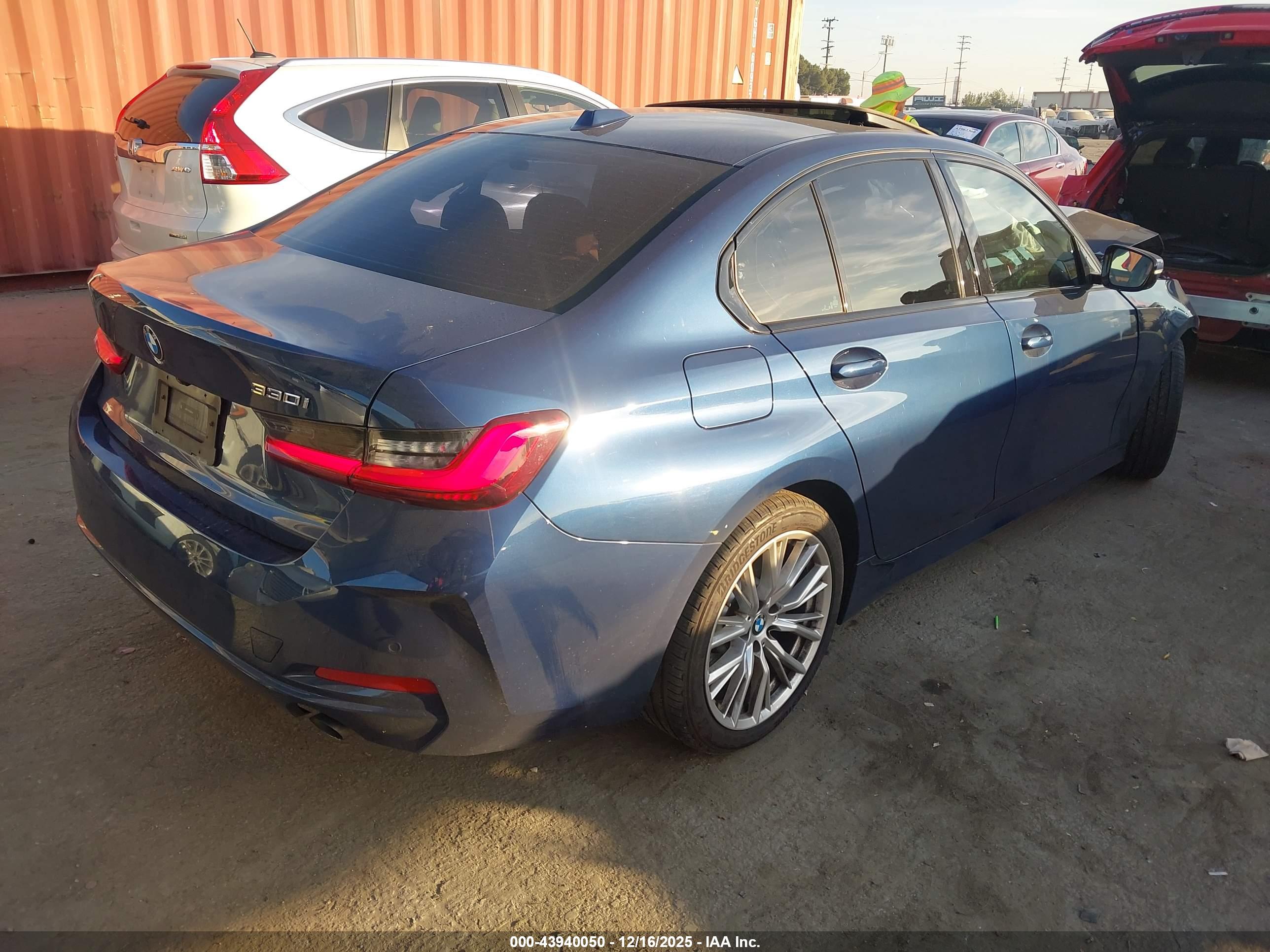 BMW 330I image 4