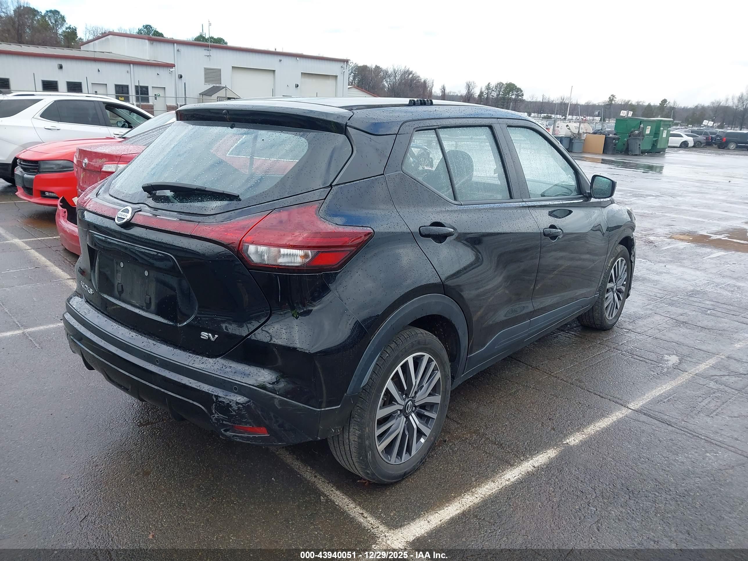 NISSAN KICKS image 4