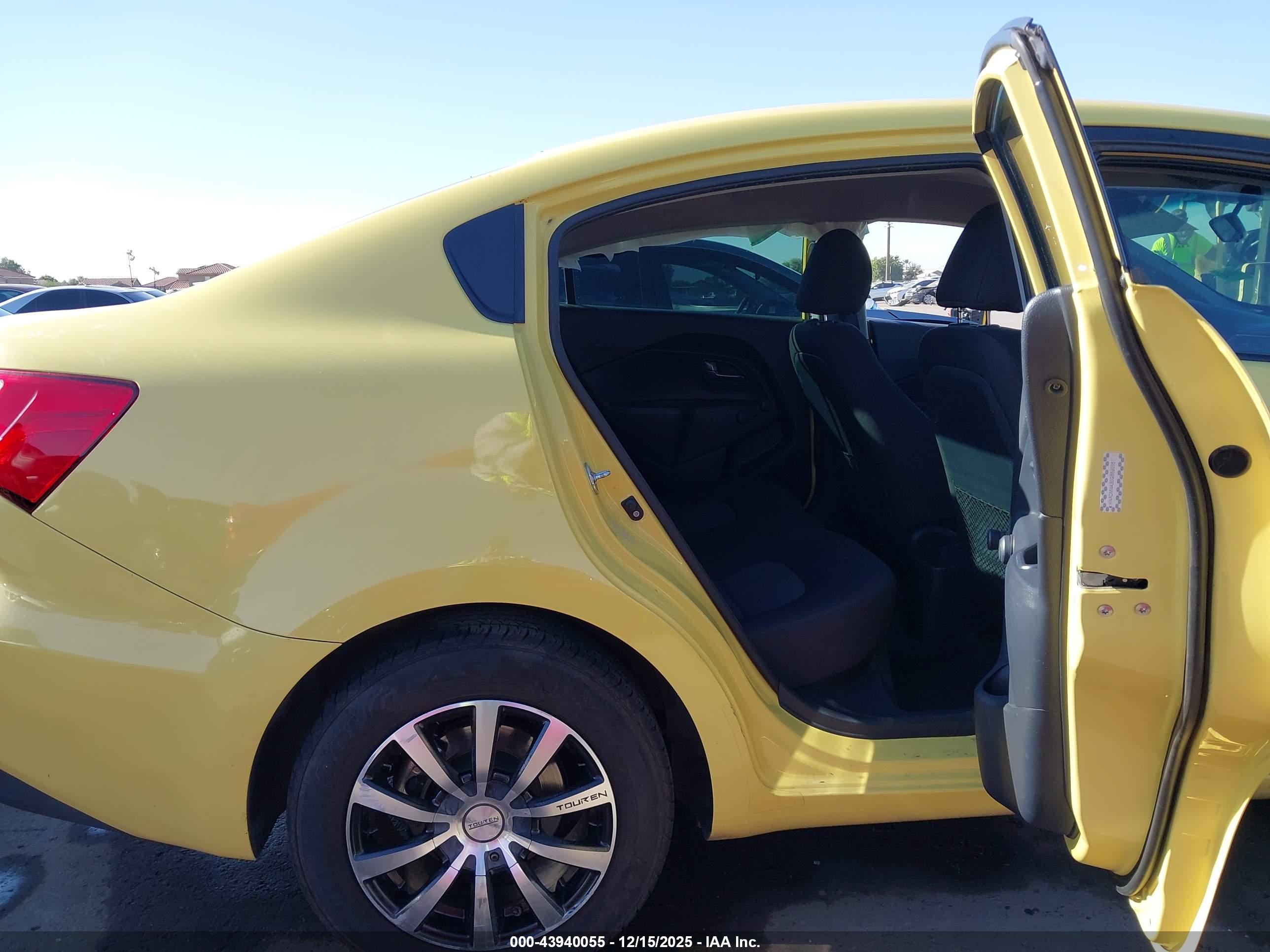 KIA RIO image 8