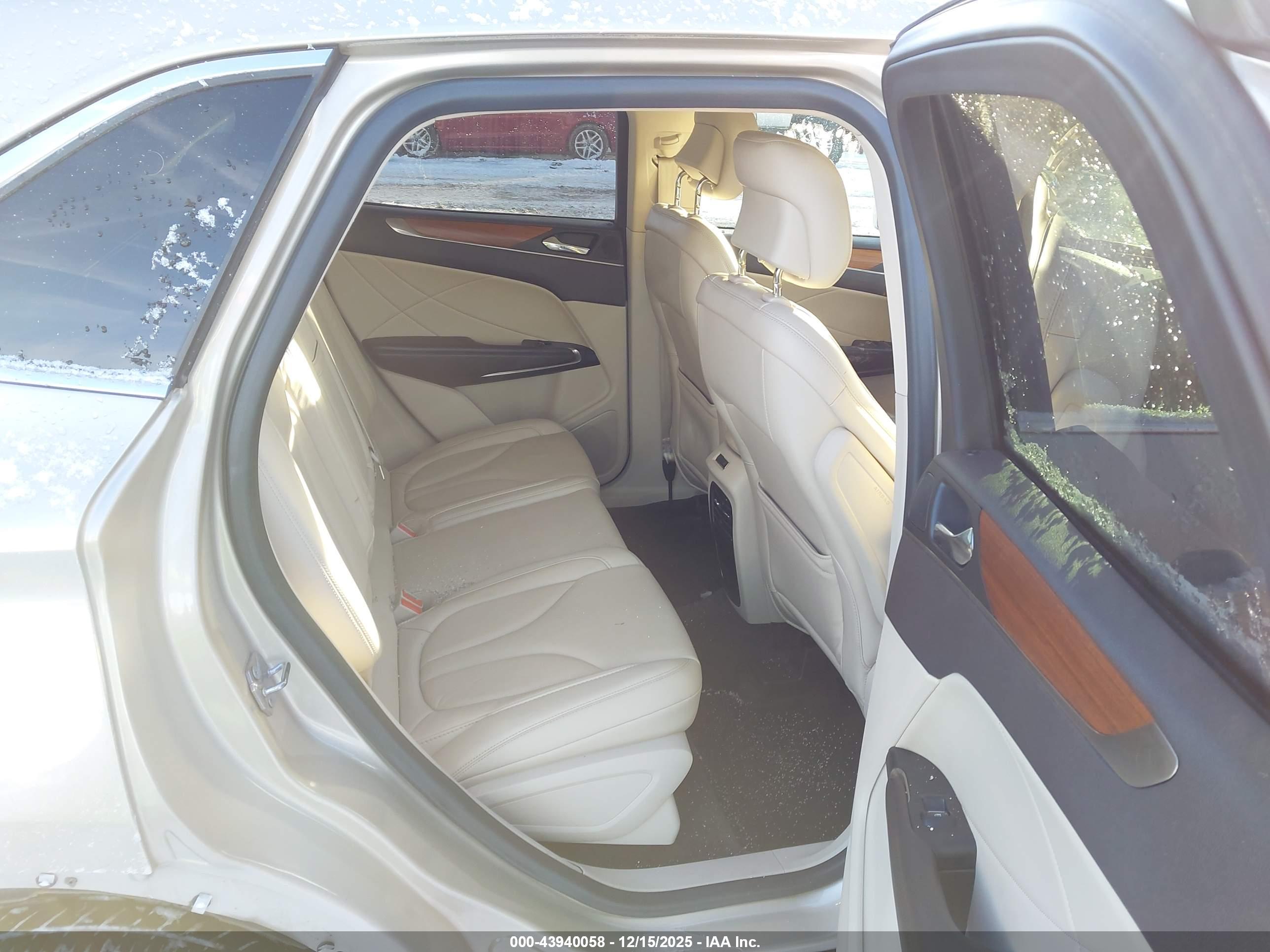 LINCOLN MKC image 8