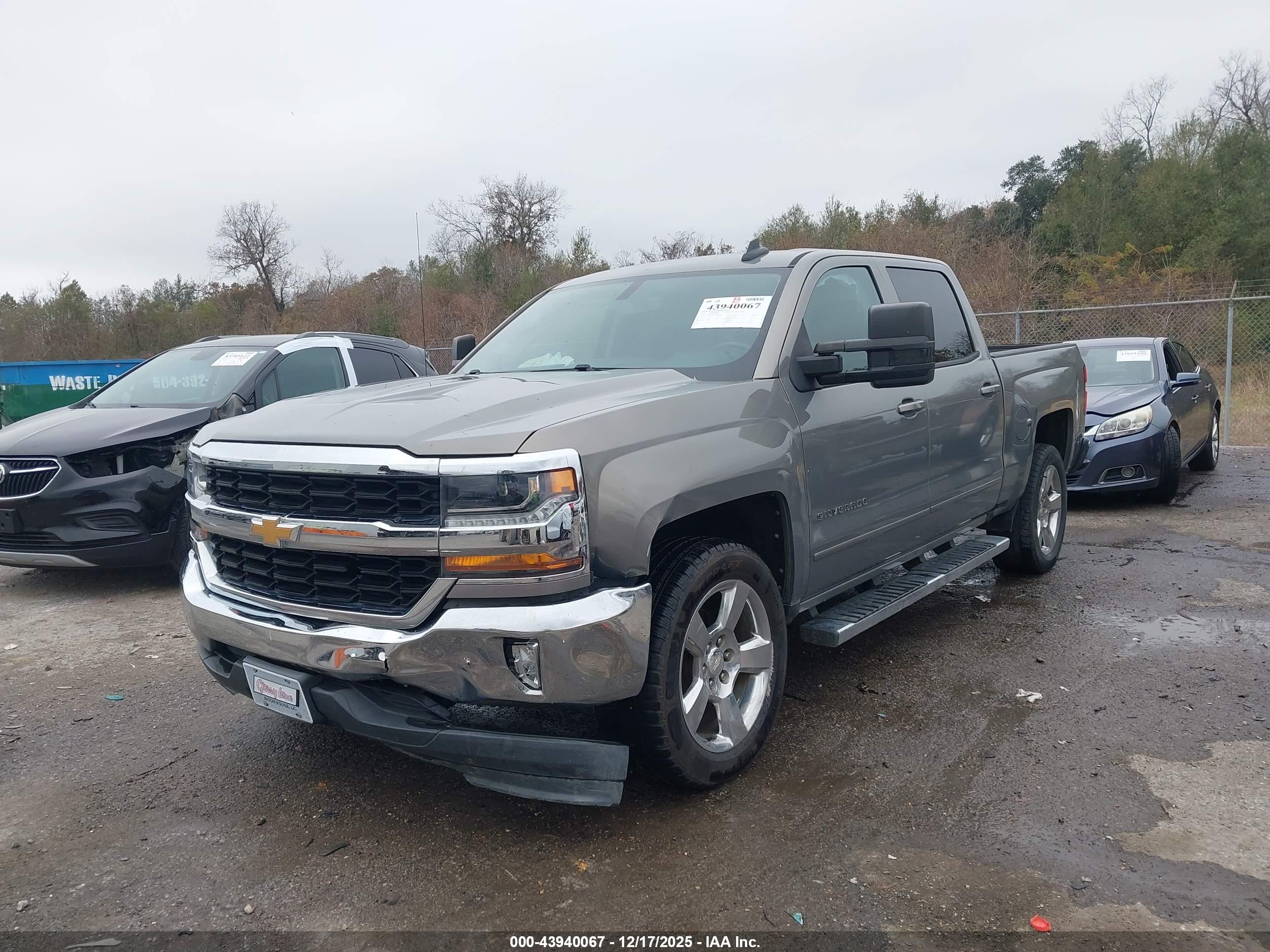CHEVROLET SILVERADO image 2