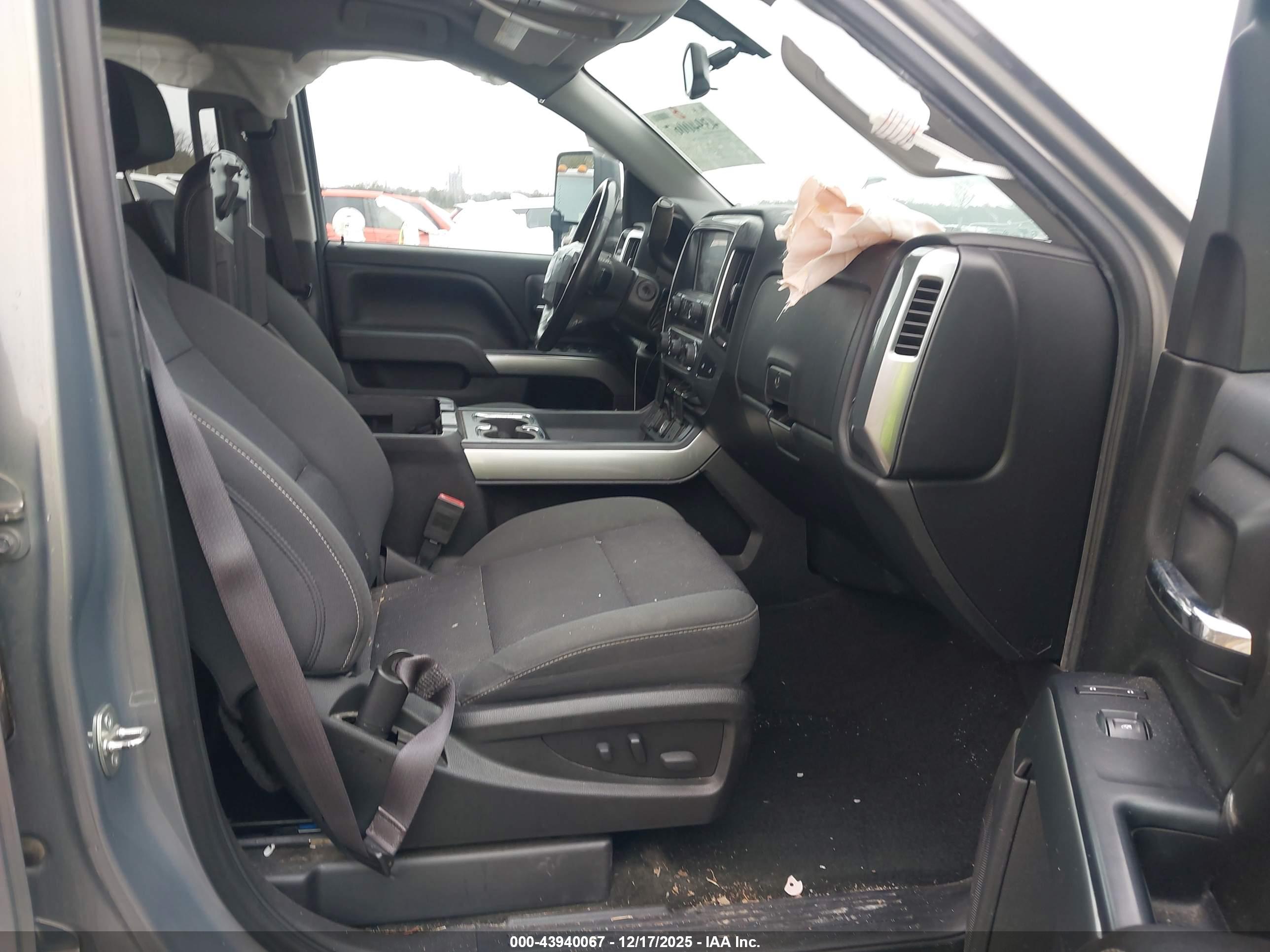CHEVROLET SILVERADO image 5