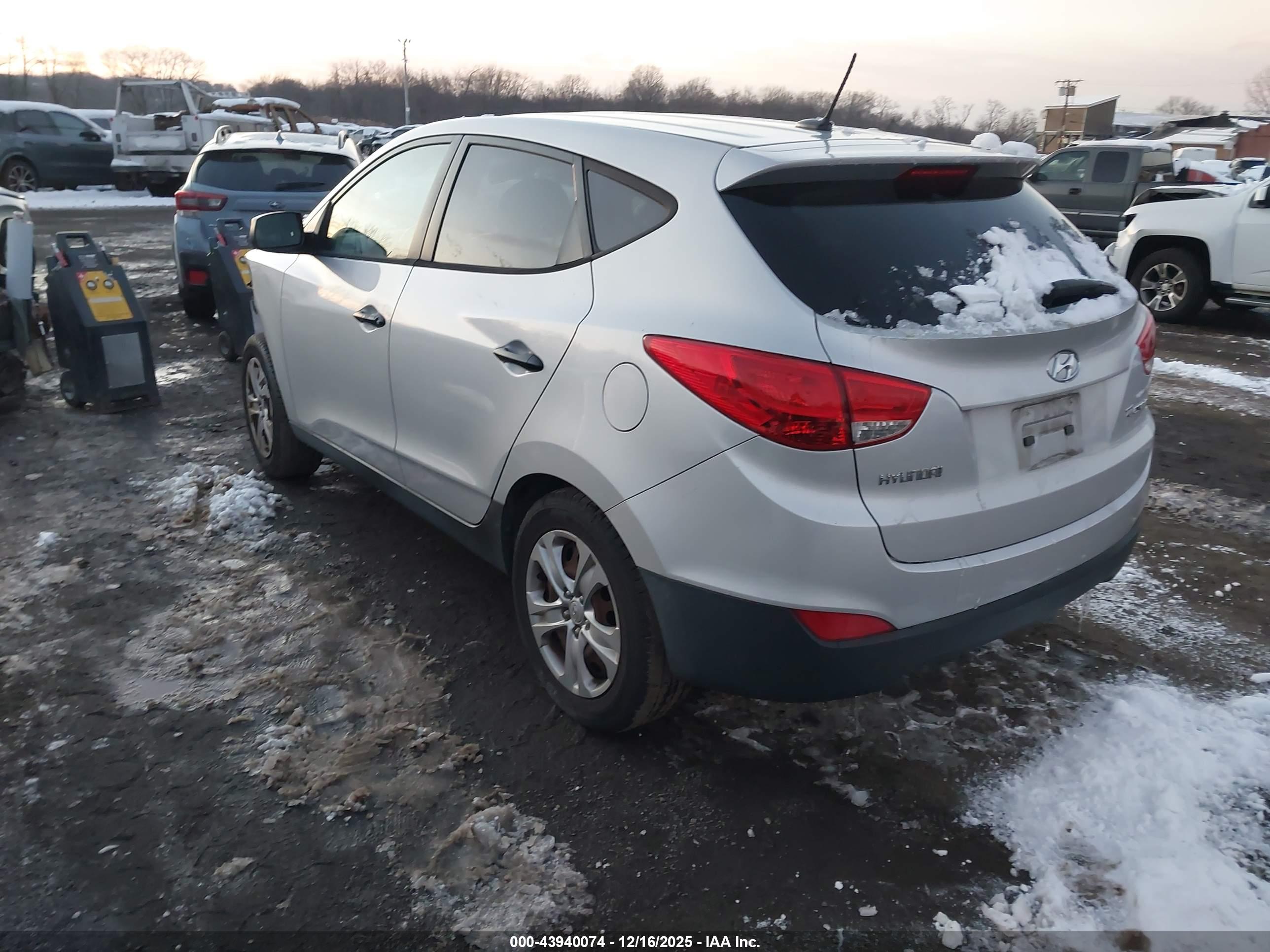 HYUNDAI TUCSON image 3