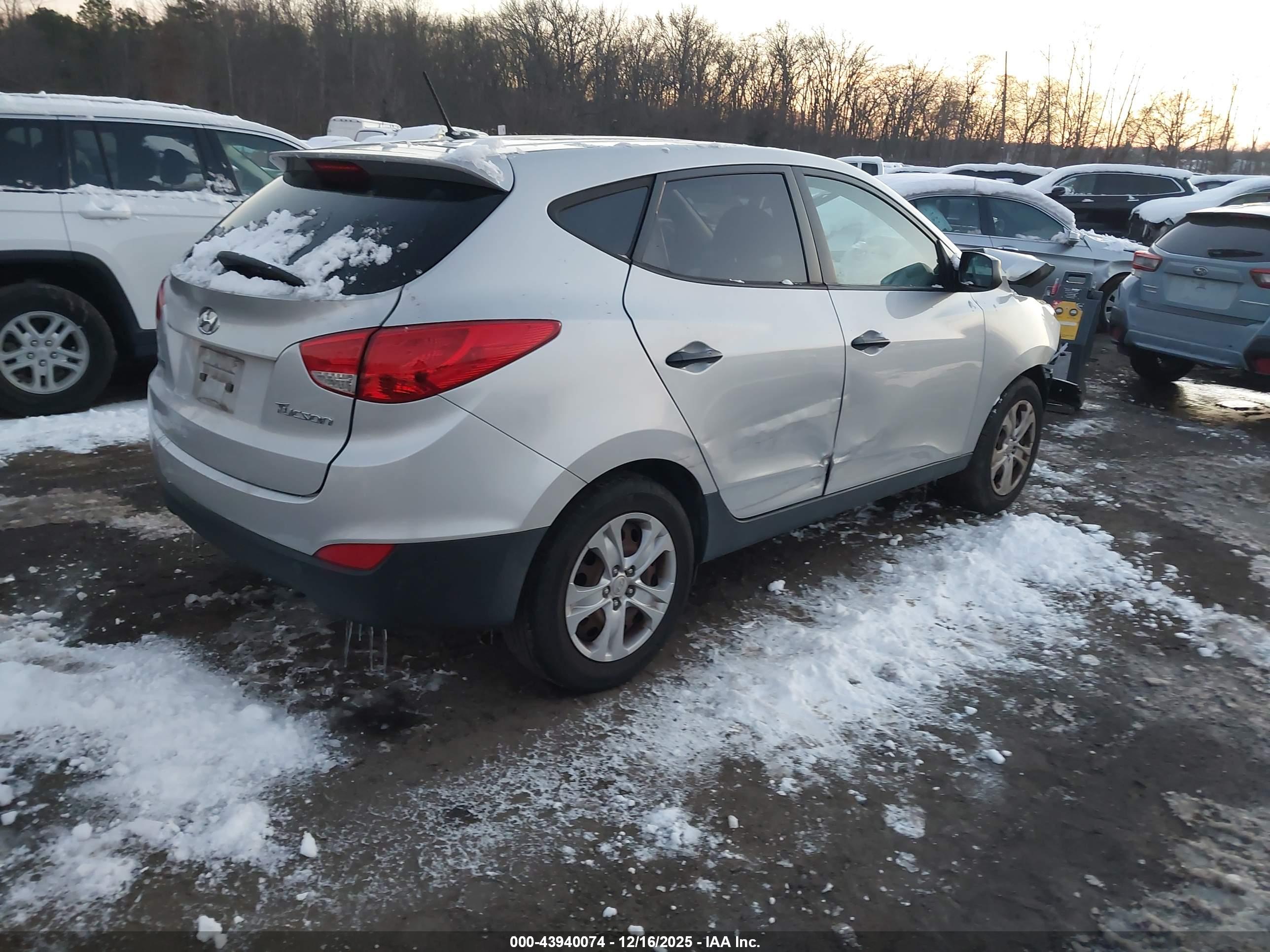 HYUNDAI TUCSON image 4