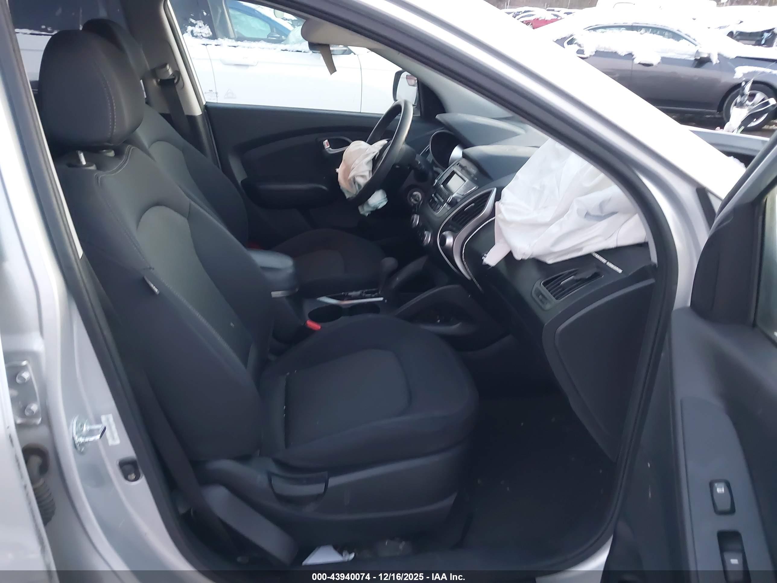 HYUNDAI TUCSON image 5