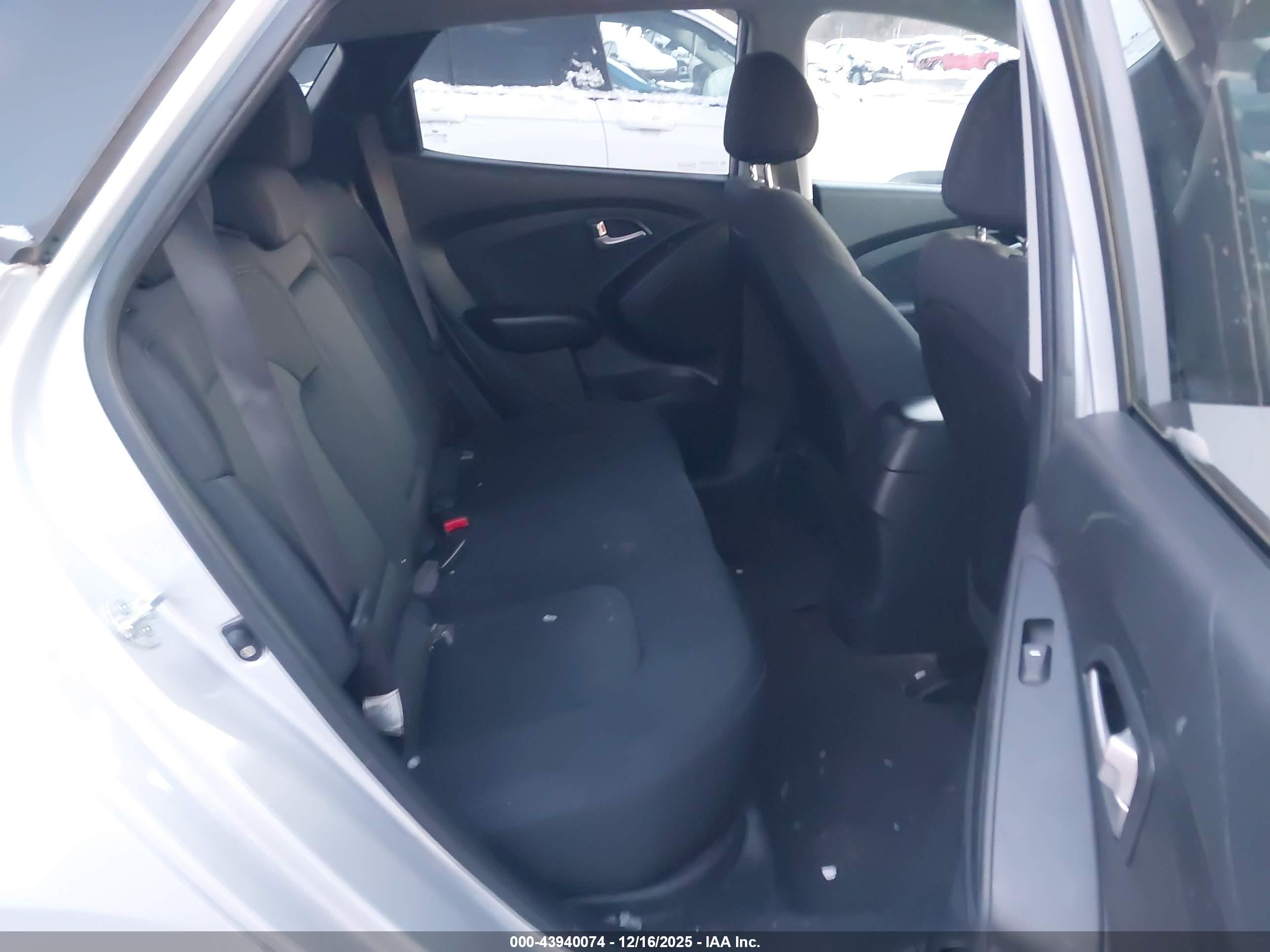 HYUNDAI TUCSON image 8
