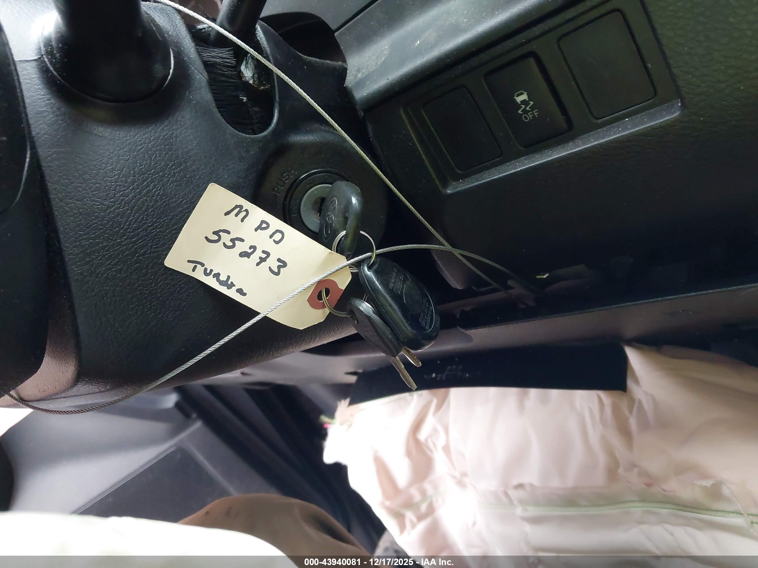 TOYOTA TUNDRA image 11