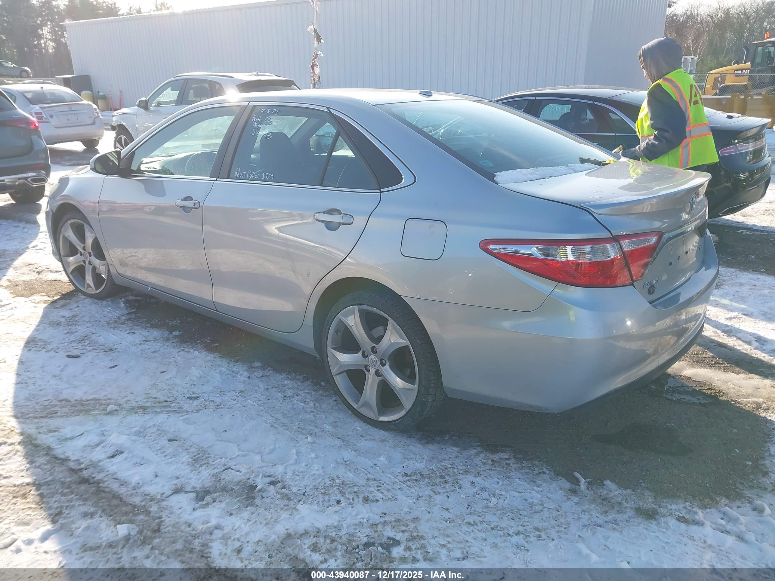TOYOTA CAMRY image 3