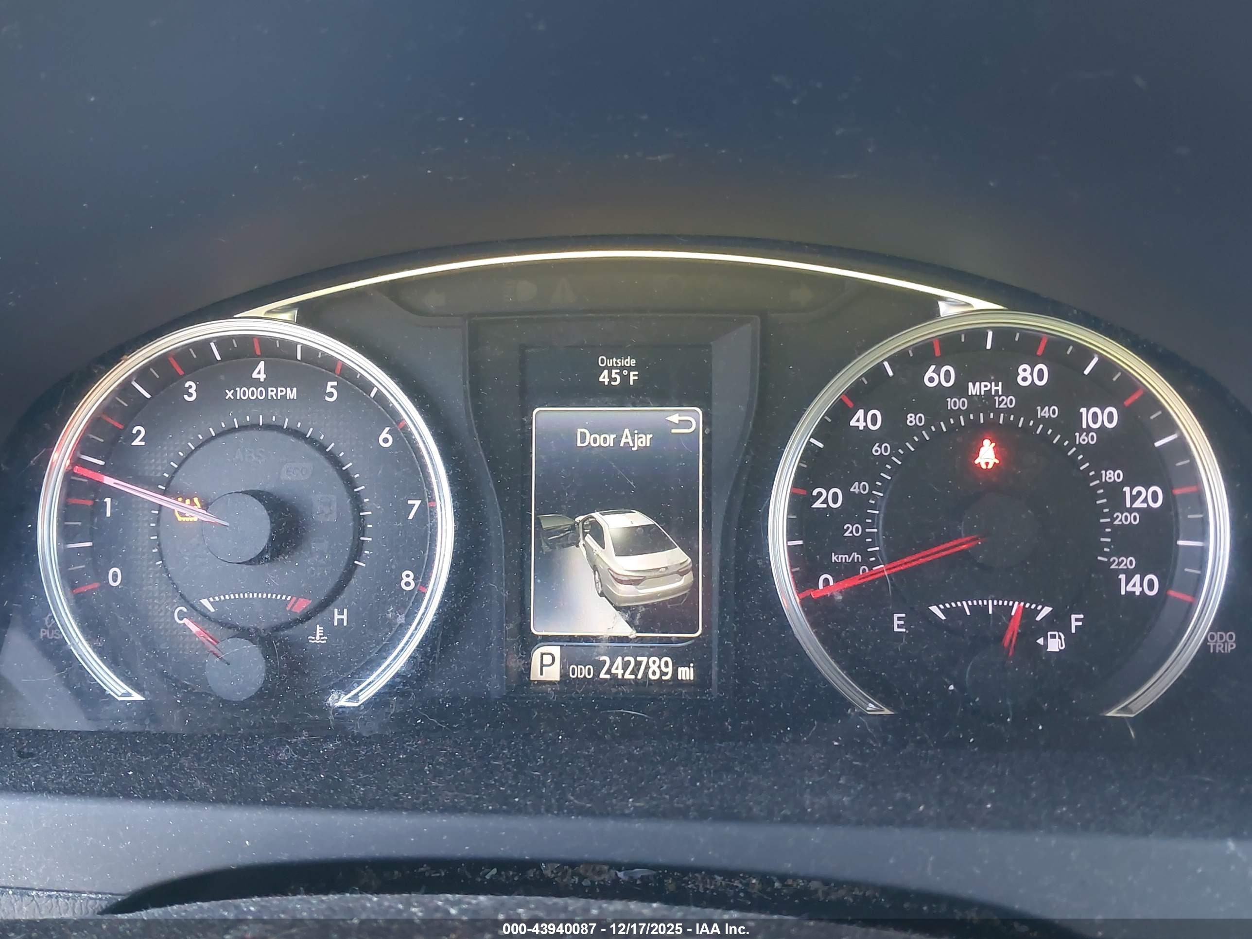 TOYOTA CAMRY image 7