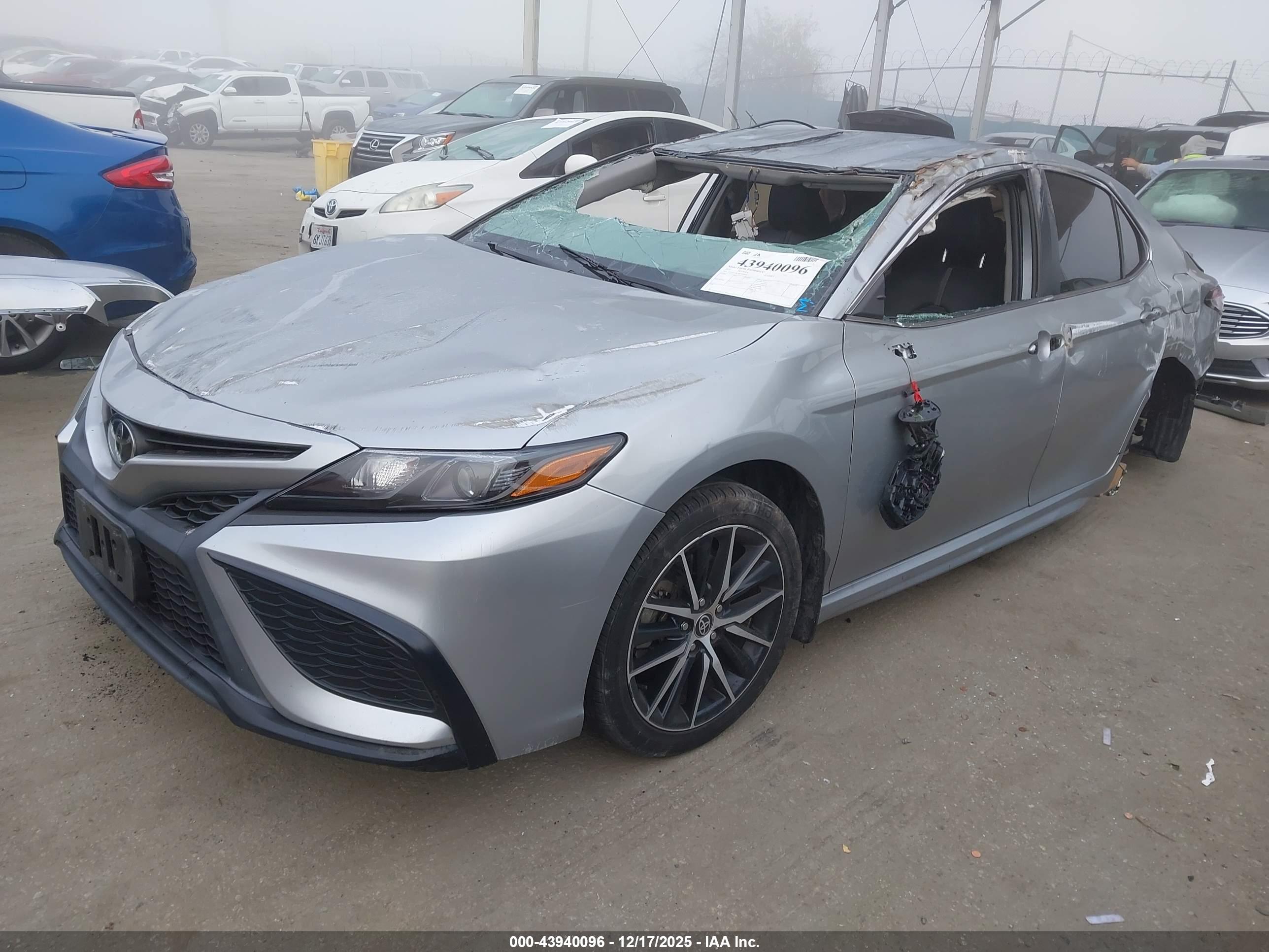 TOYOTA CAMRY image 2