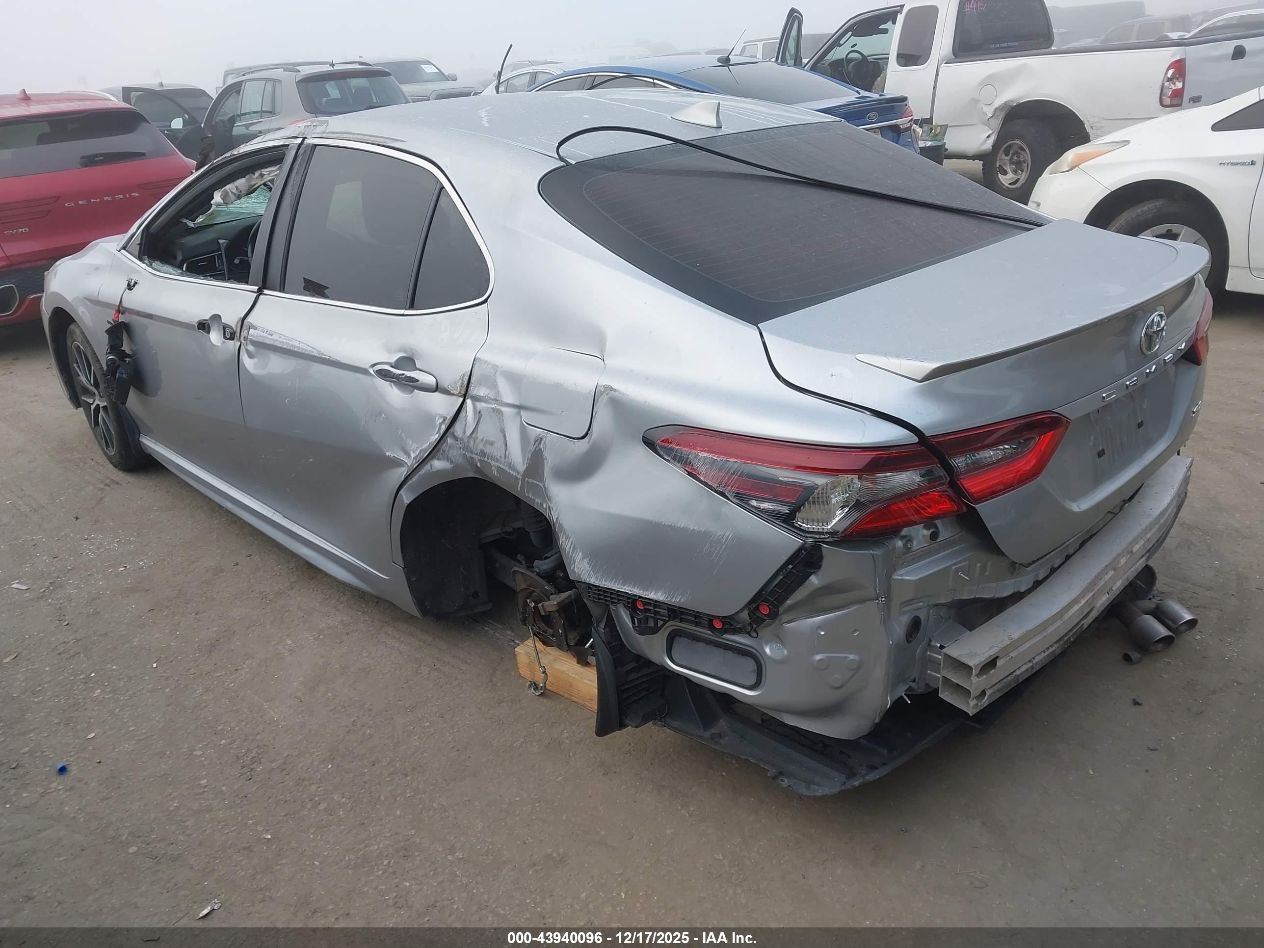 TOYOTA CAMRY image 3
