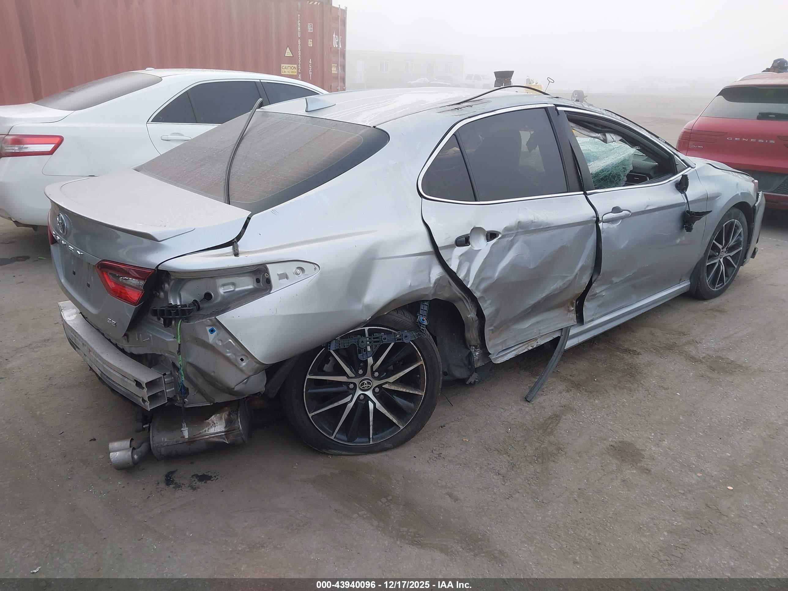 TOYOTA CAMRY image 4