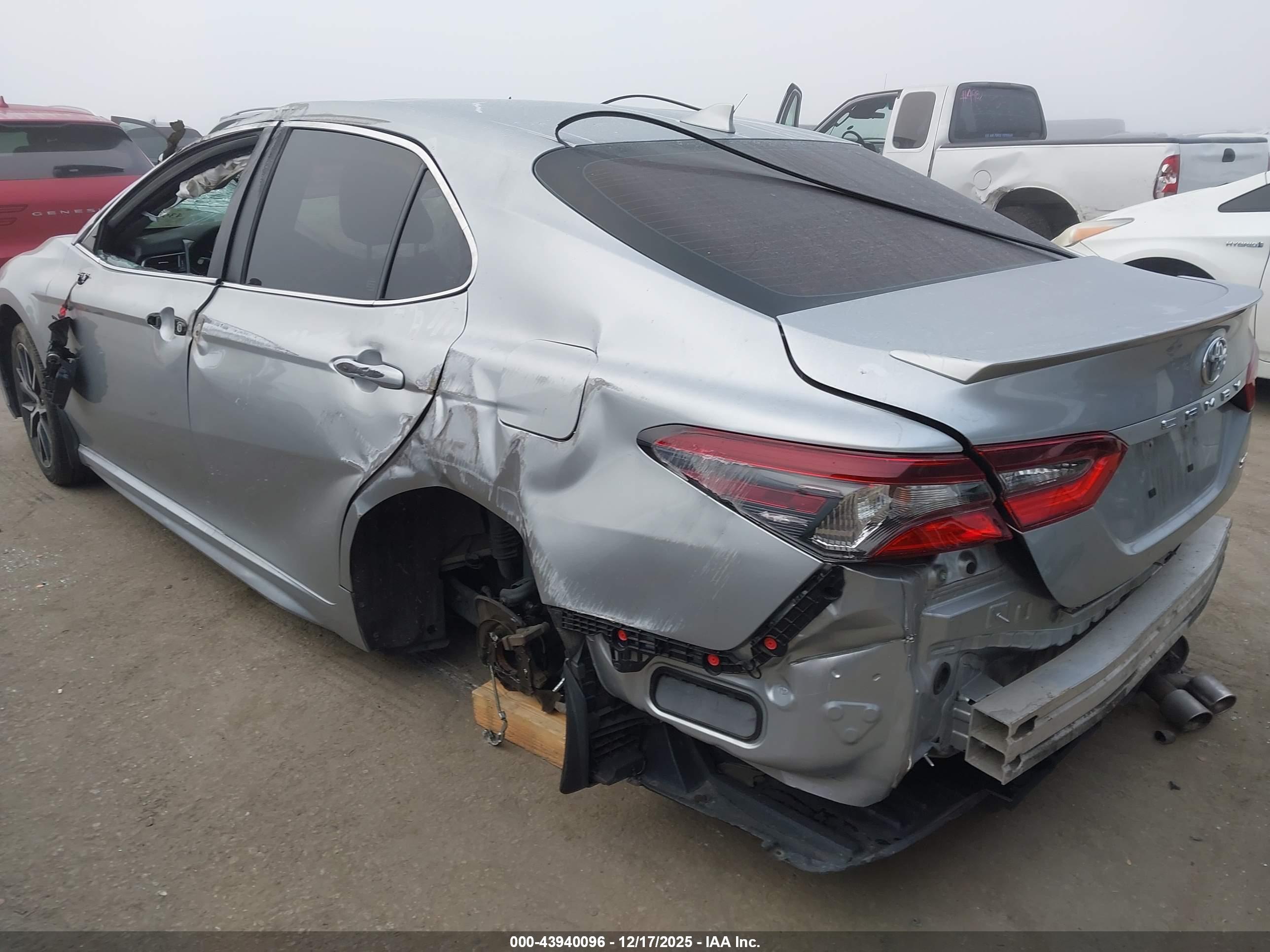 TOYOTA CAMRY image 6