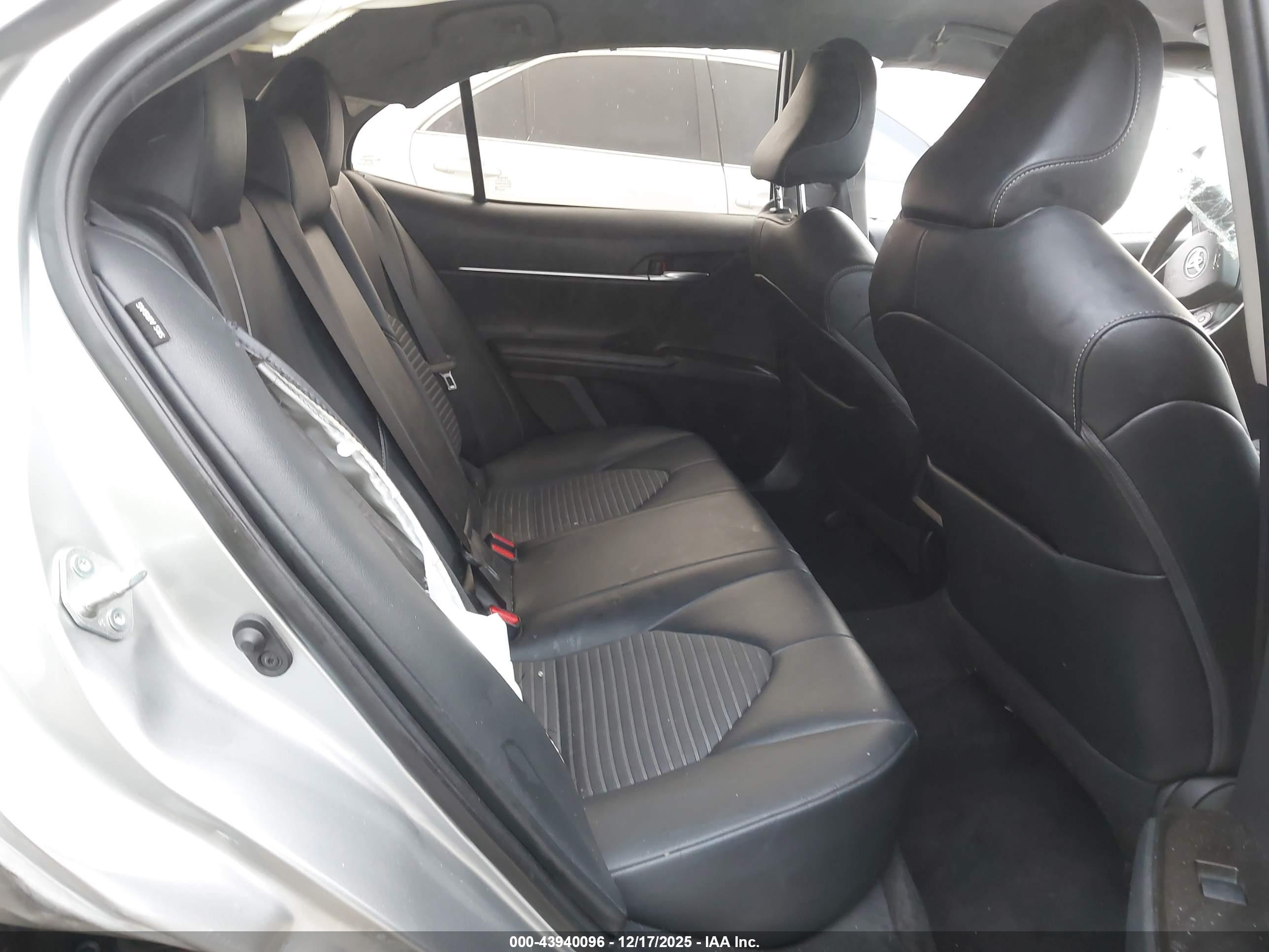 TOYOTA CAMRY image 8