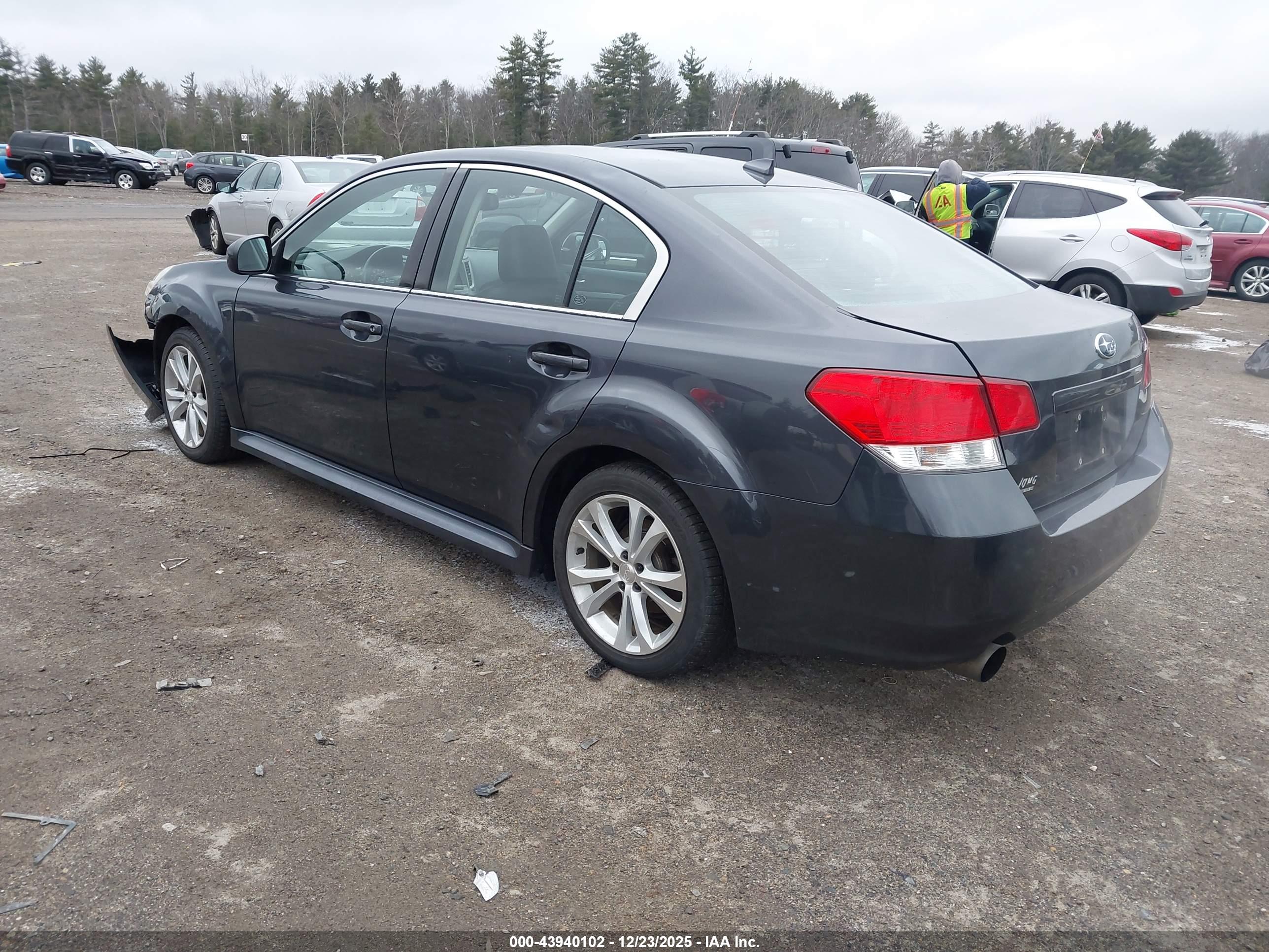 SUBARU LEGACY image 3