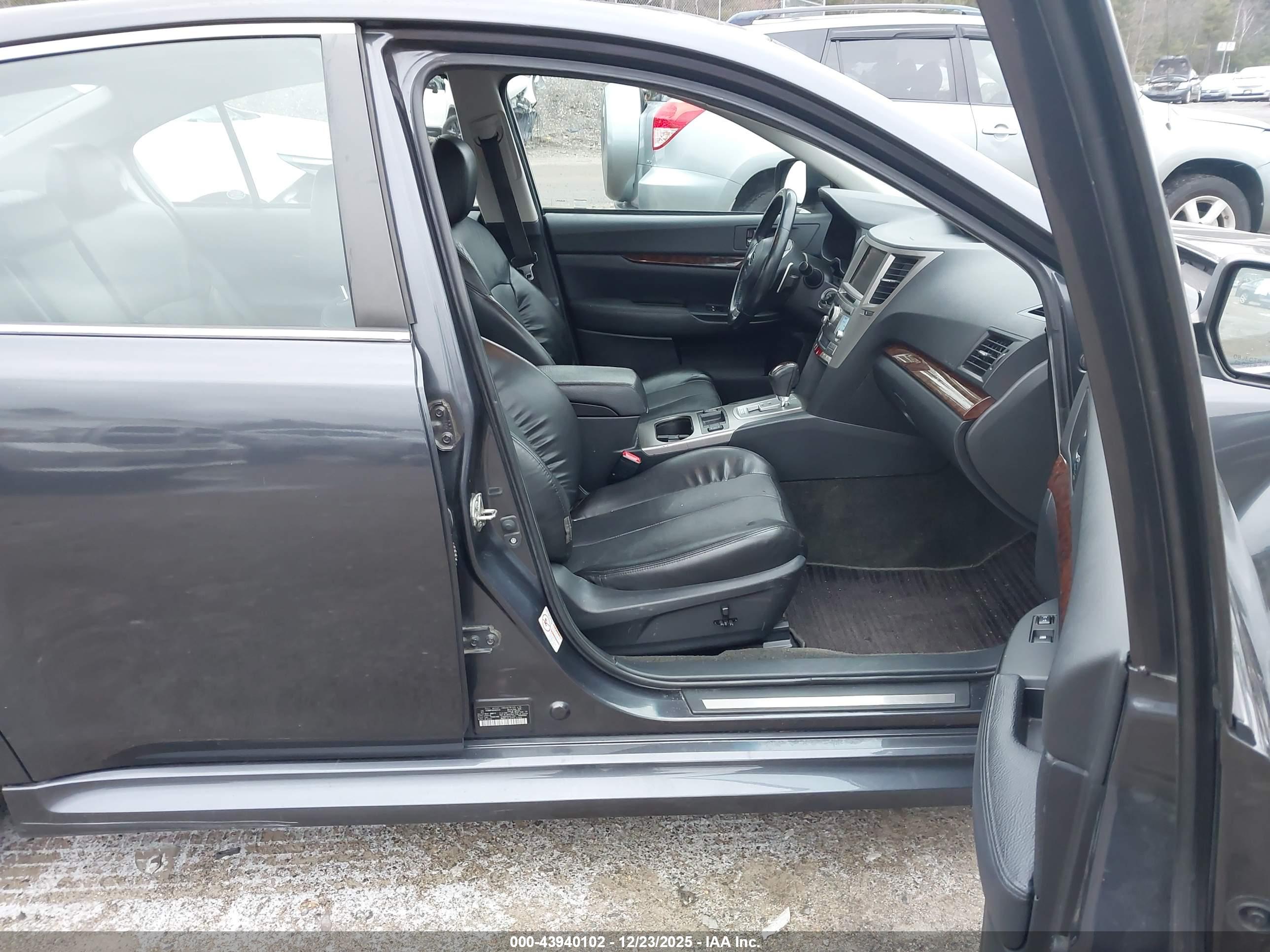 SUBARU LEGACY image 5