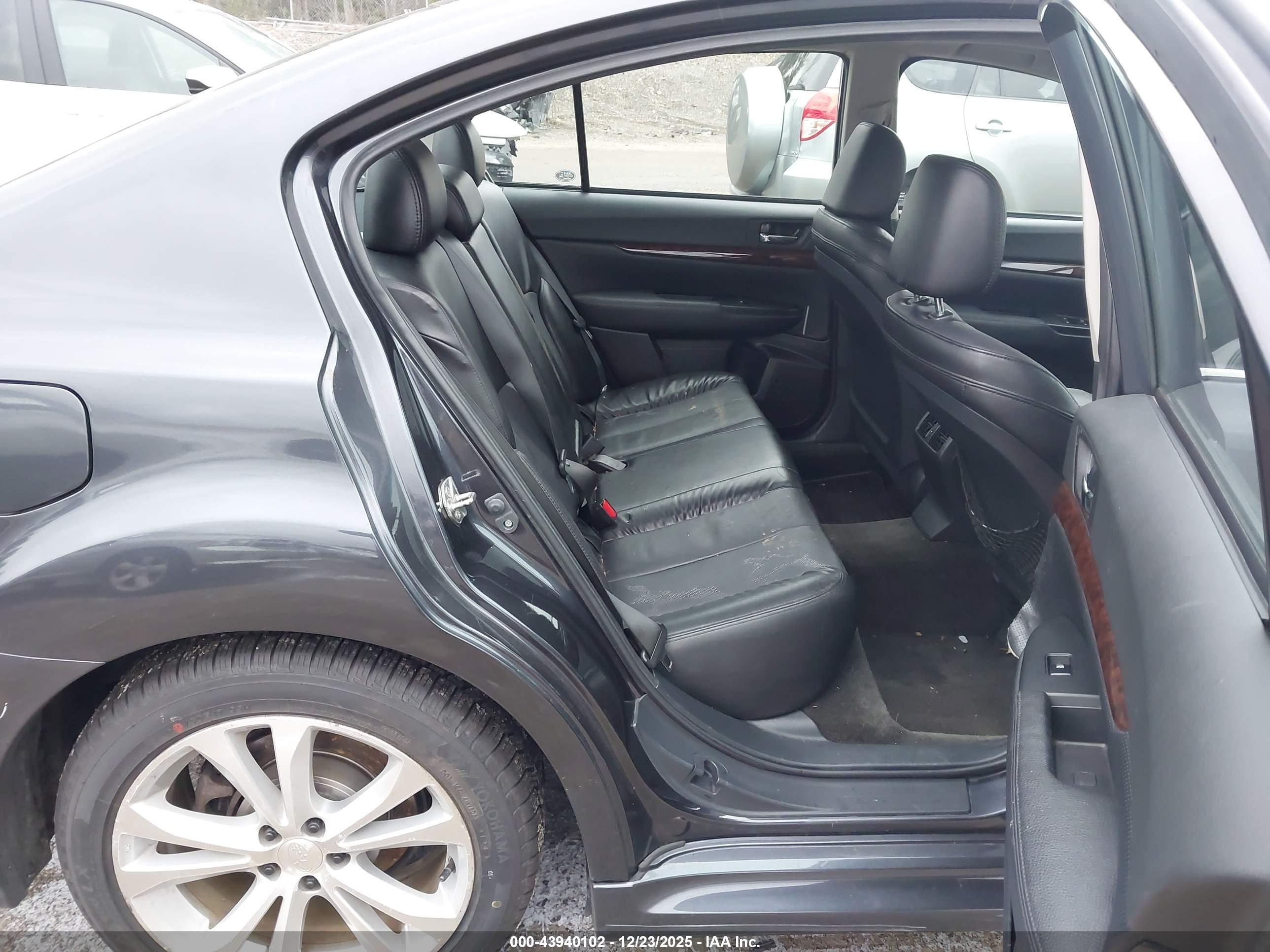SUBARU LEGACY image 8