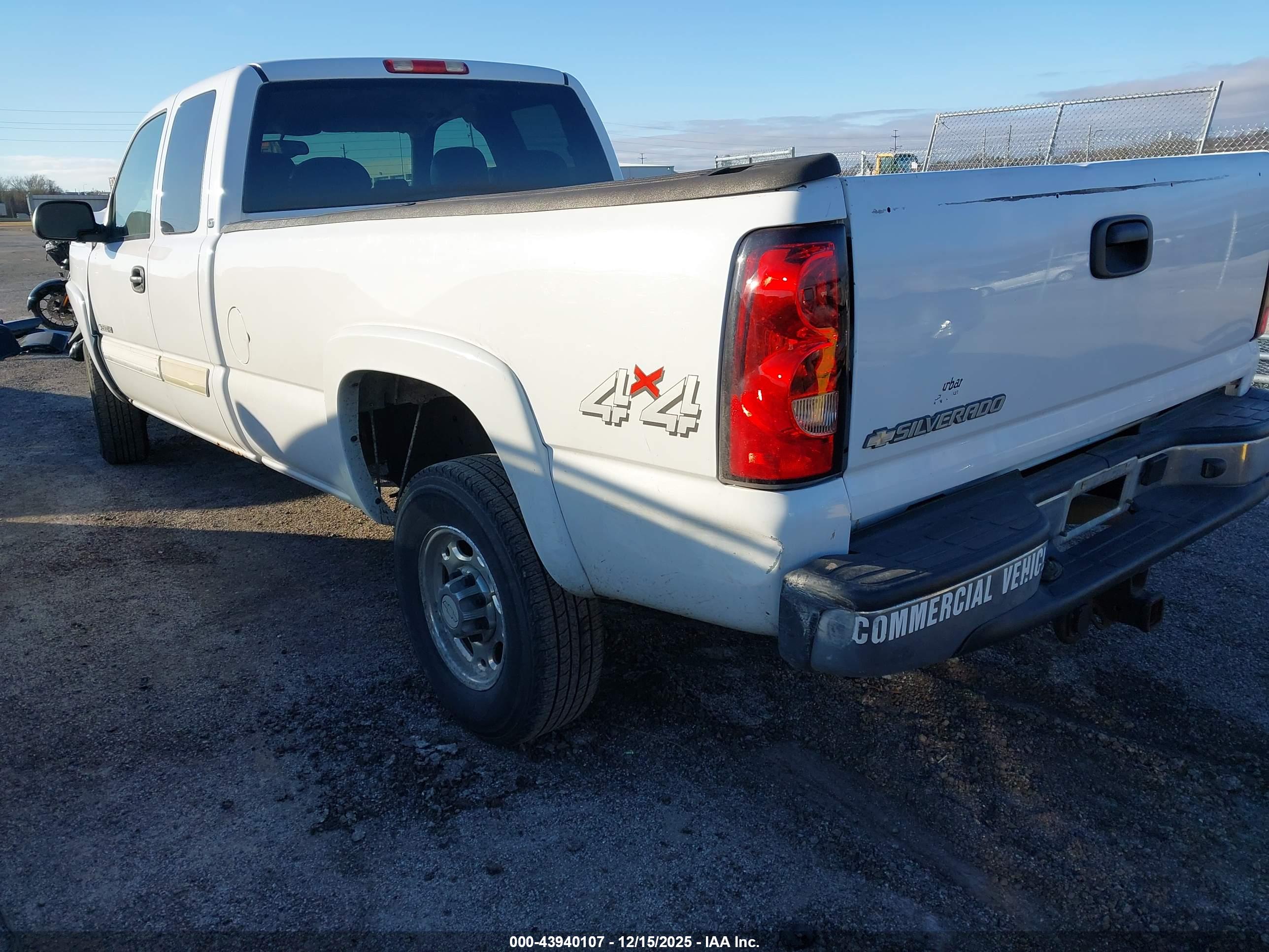CHEVROLET SILVERADO image 3
