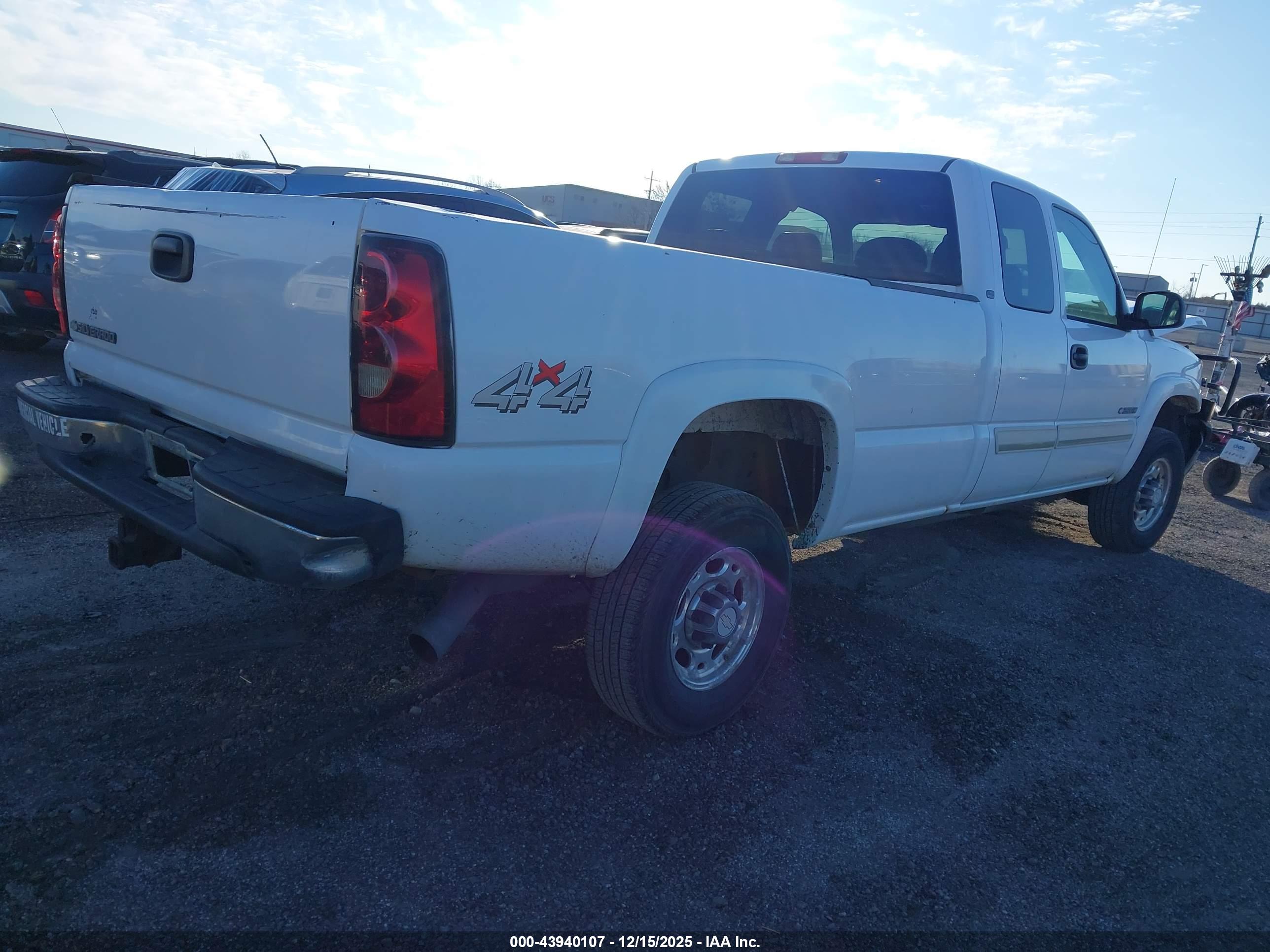 CHEVROLET SILVERADO image 4