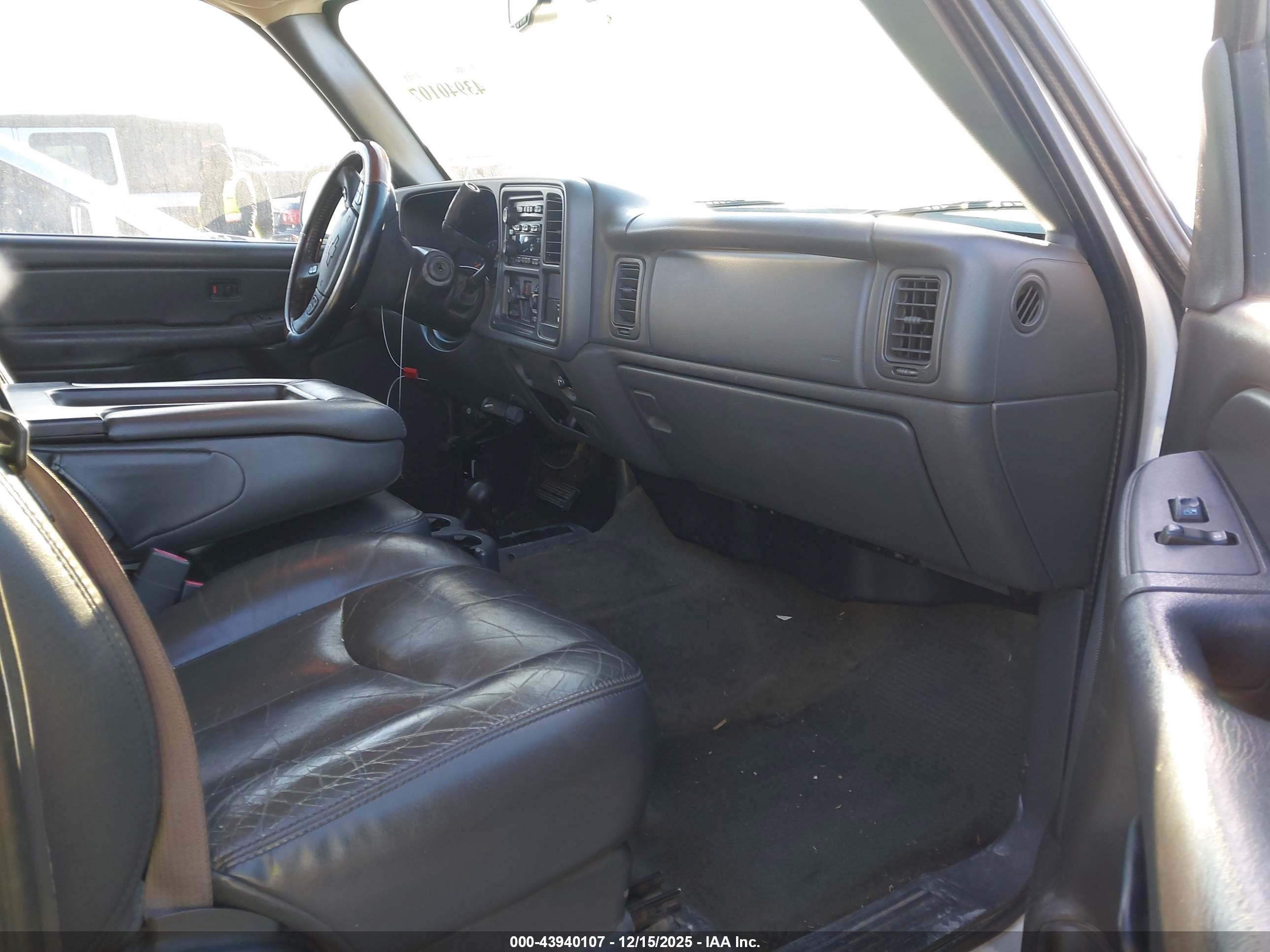 CHEVROLET SILVERADO image 5