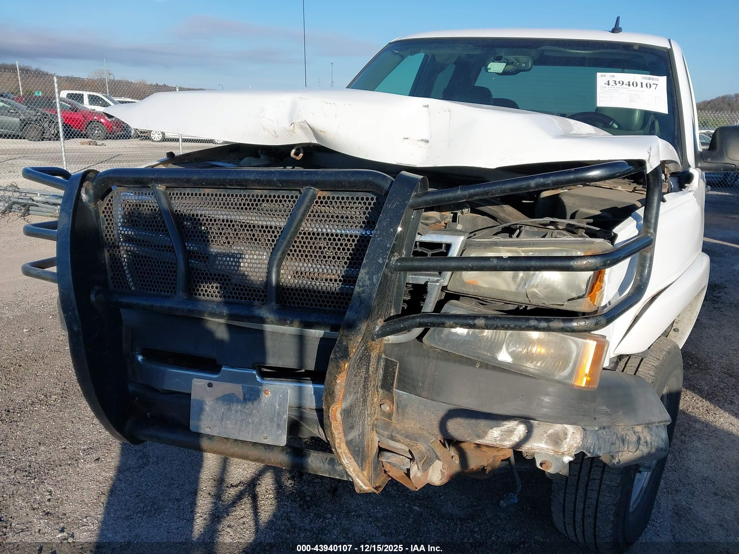 CHEVROLET SILVERADO image 6