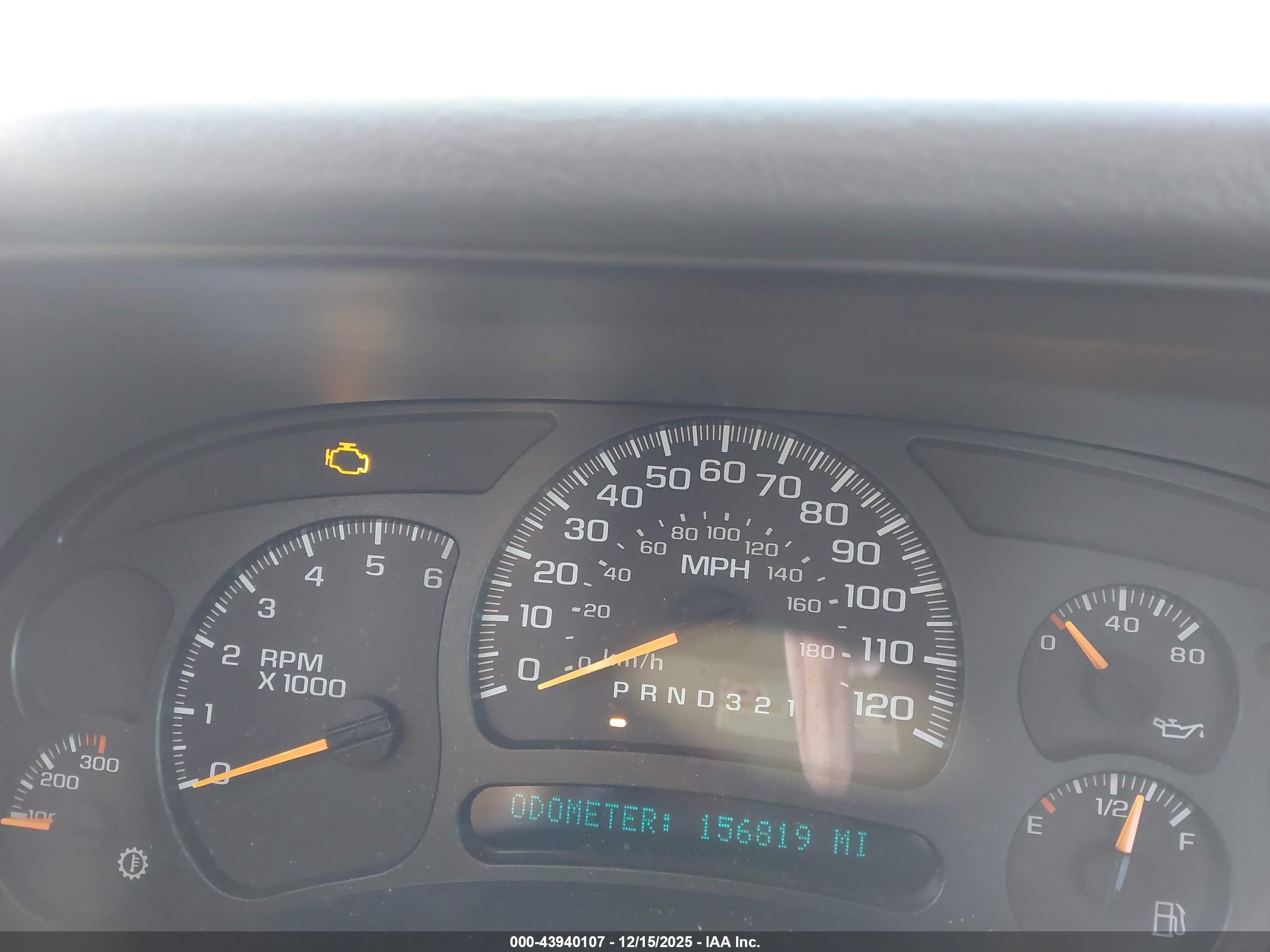 CHEVROLET SILVERADO image 7