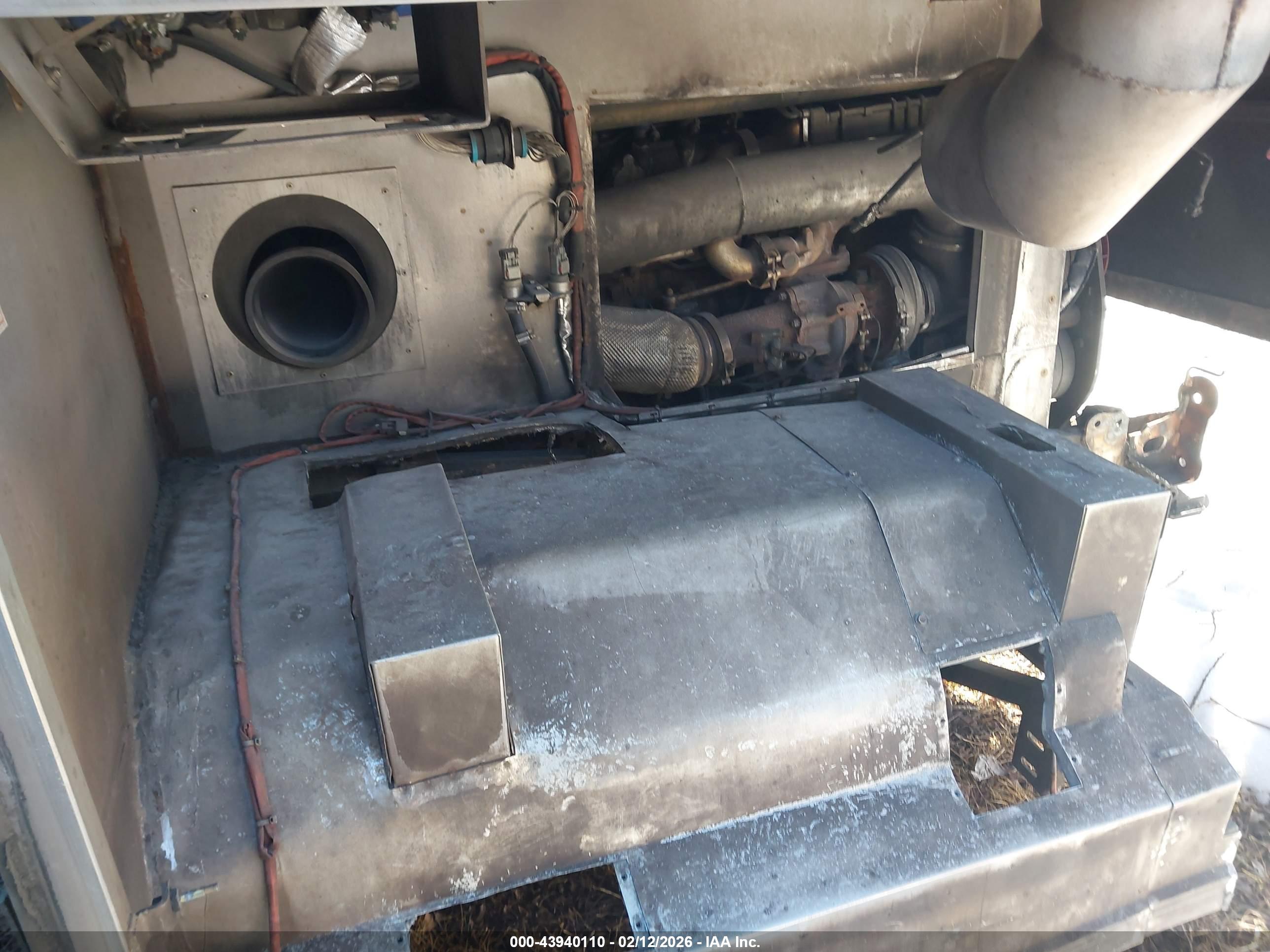 VAN HOOL image 10