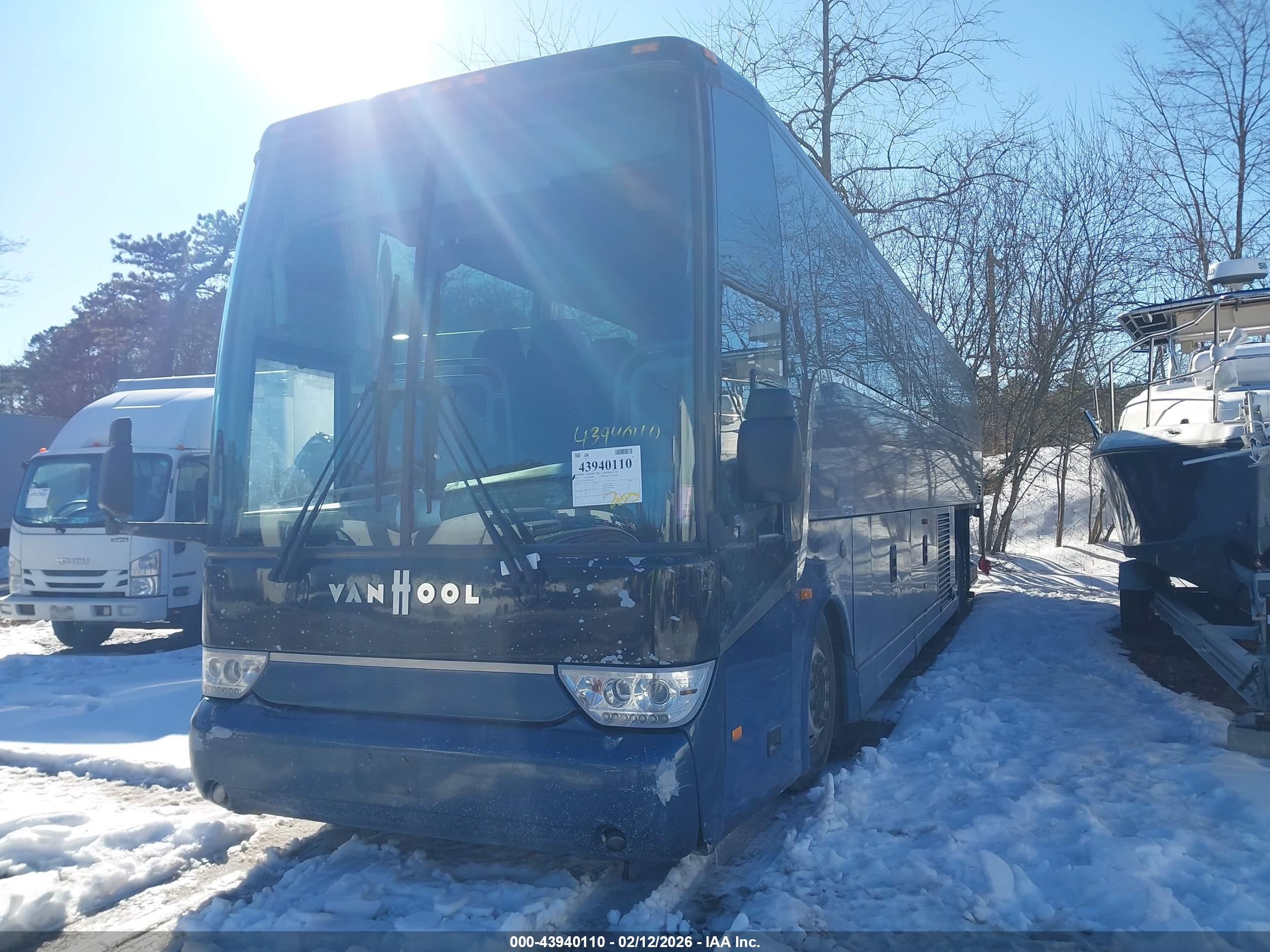 VAN HOOL image 2
