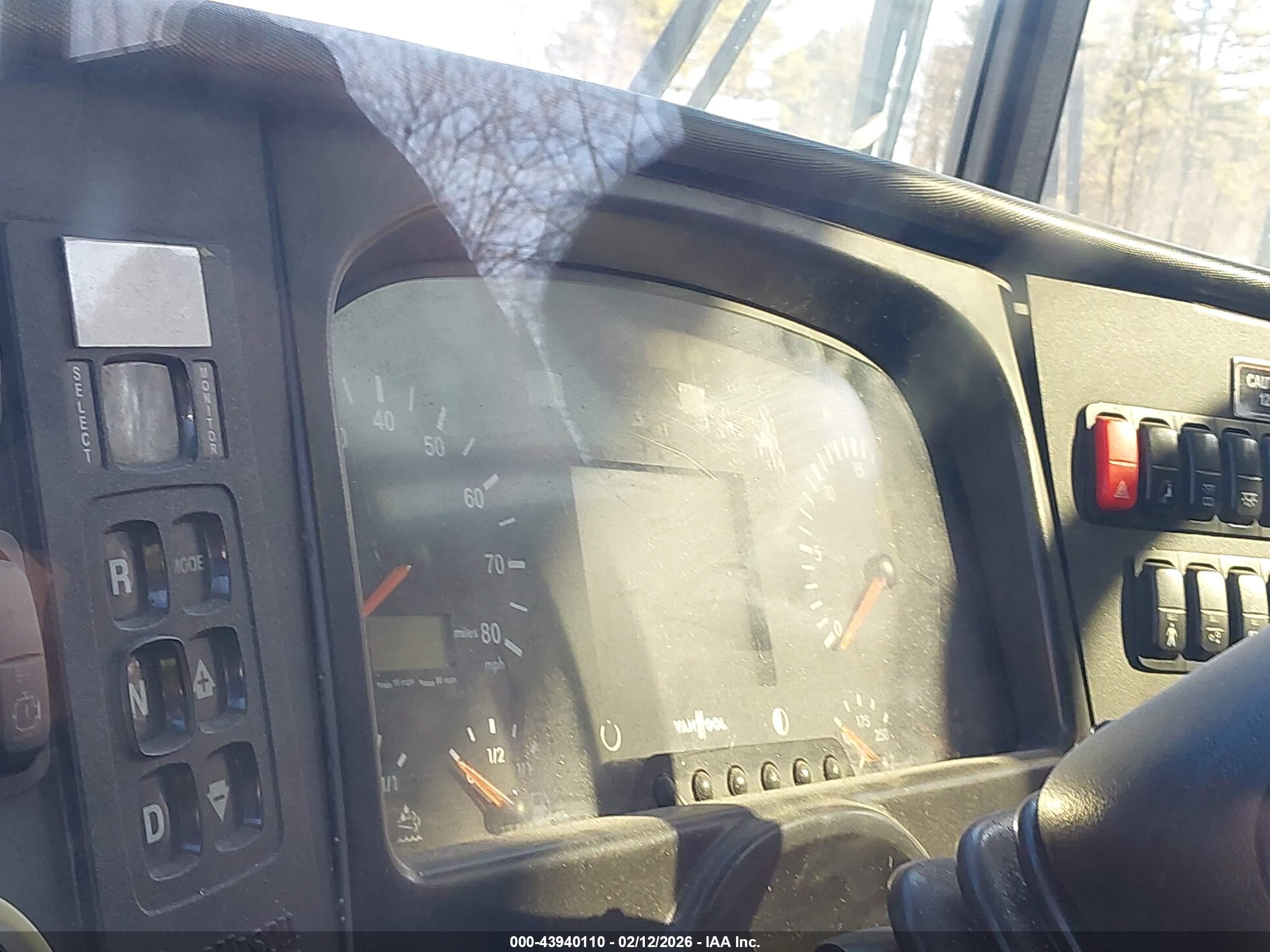 VAN HOOL image 7