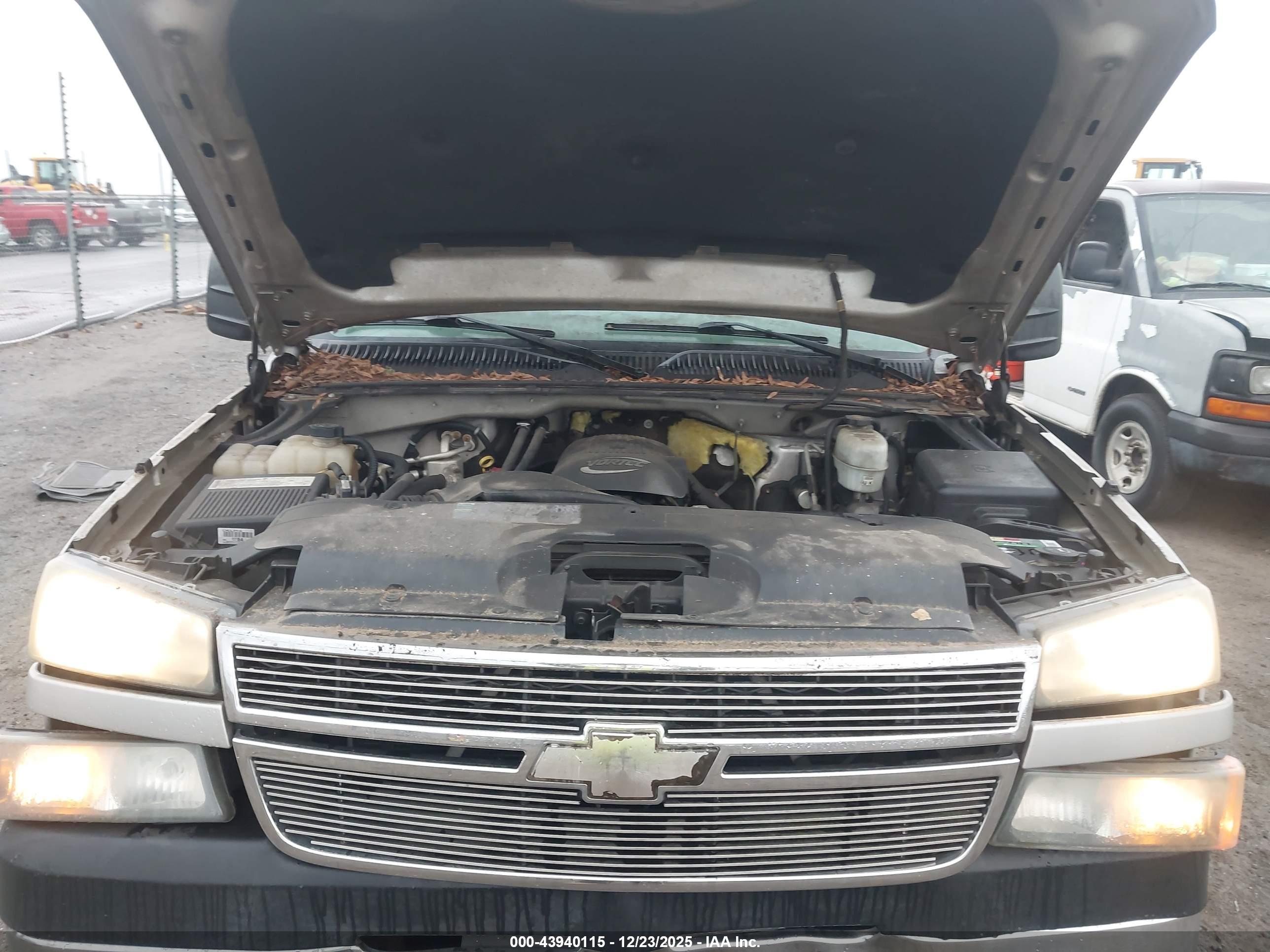 CHEVROLET SILVERADO image 10
