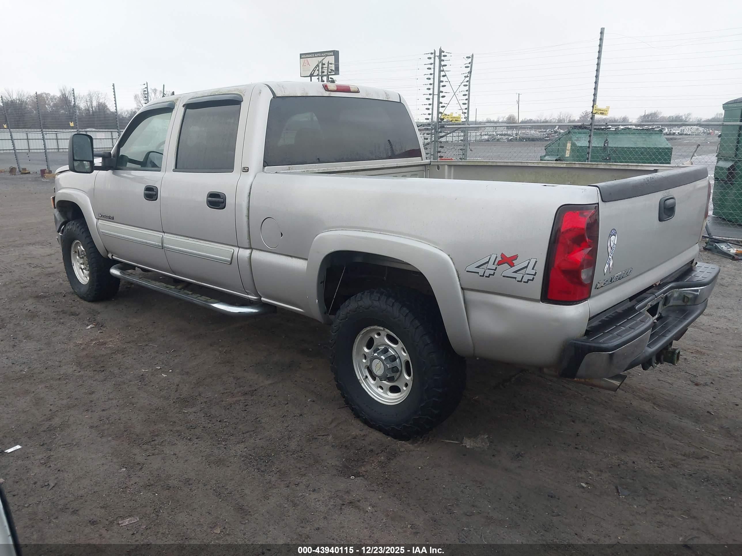 CHEVROLET SILVERADO image 3