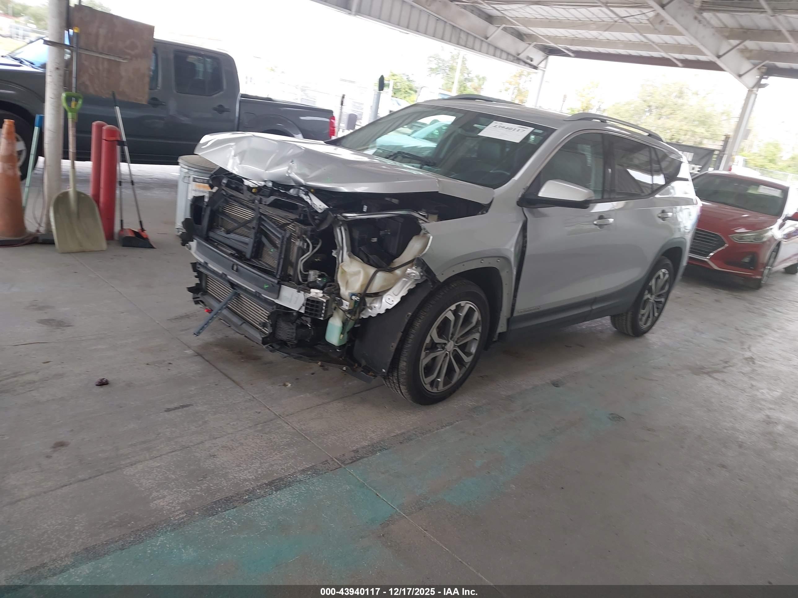 GMC TERRAIN image 2