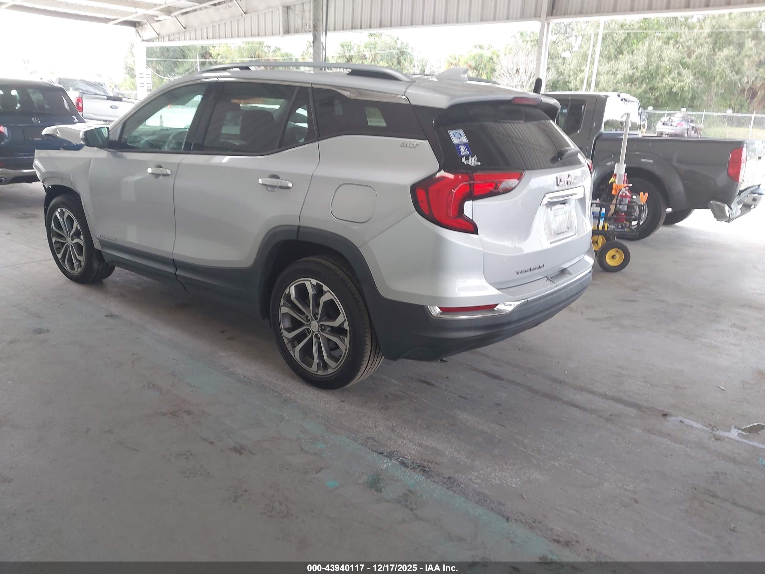 GMC TERRAIN image 3