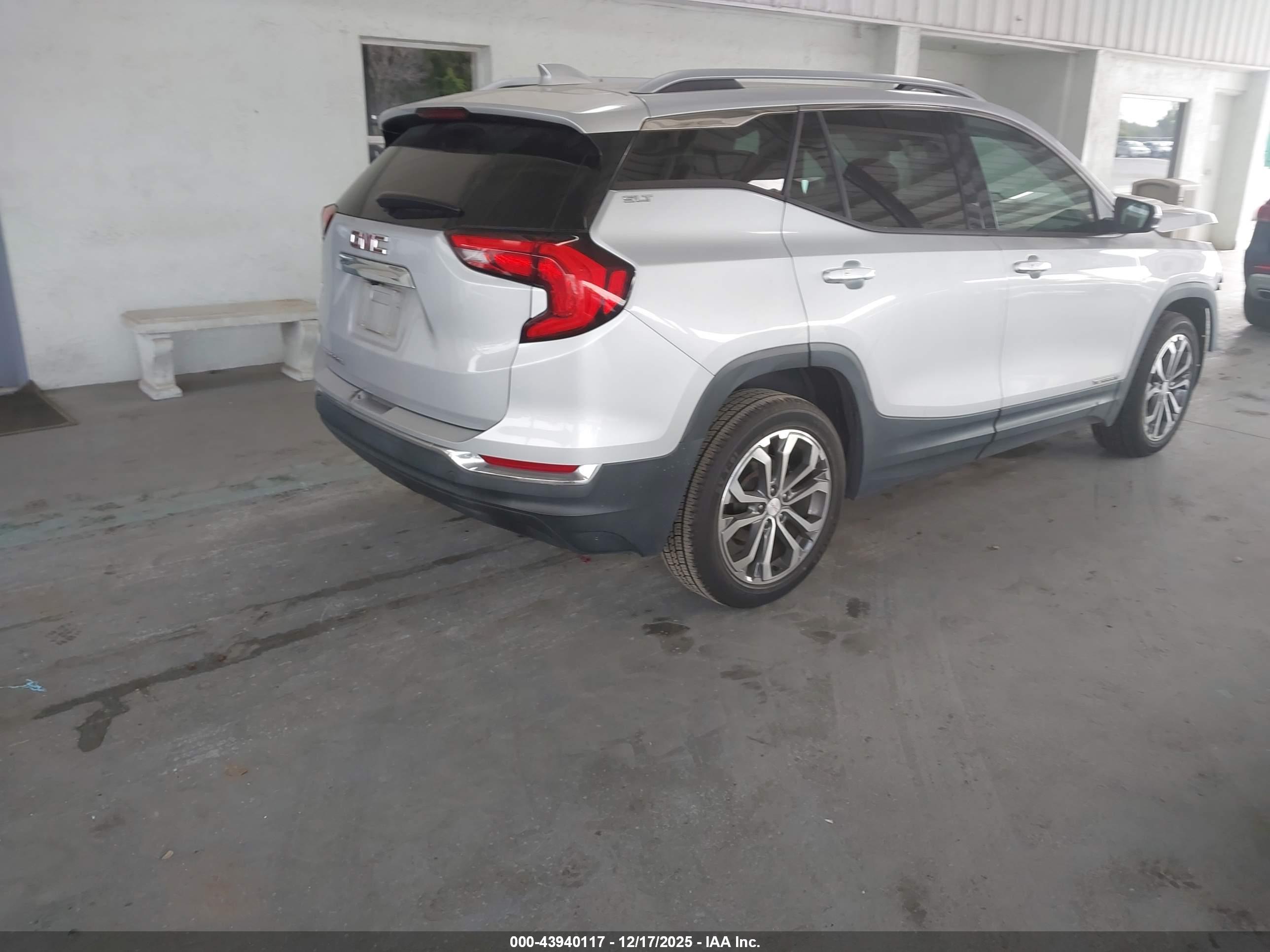 GMC TERRAIN image 4