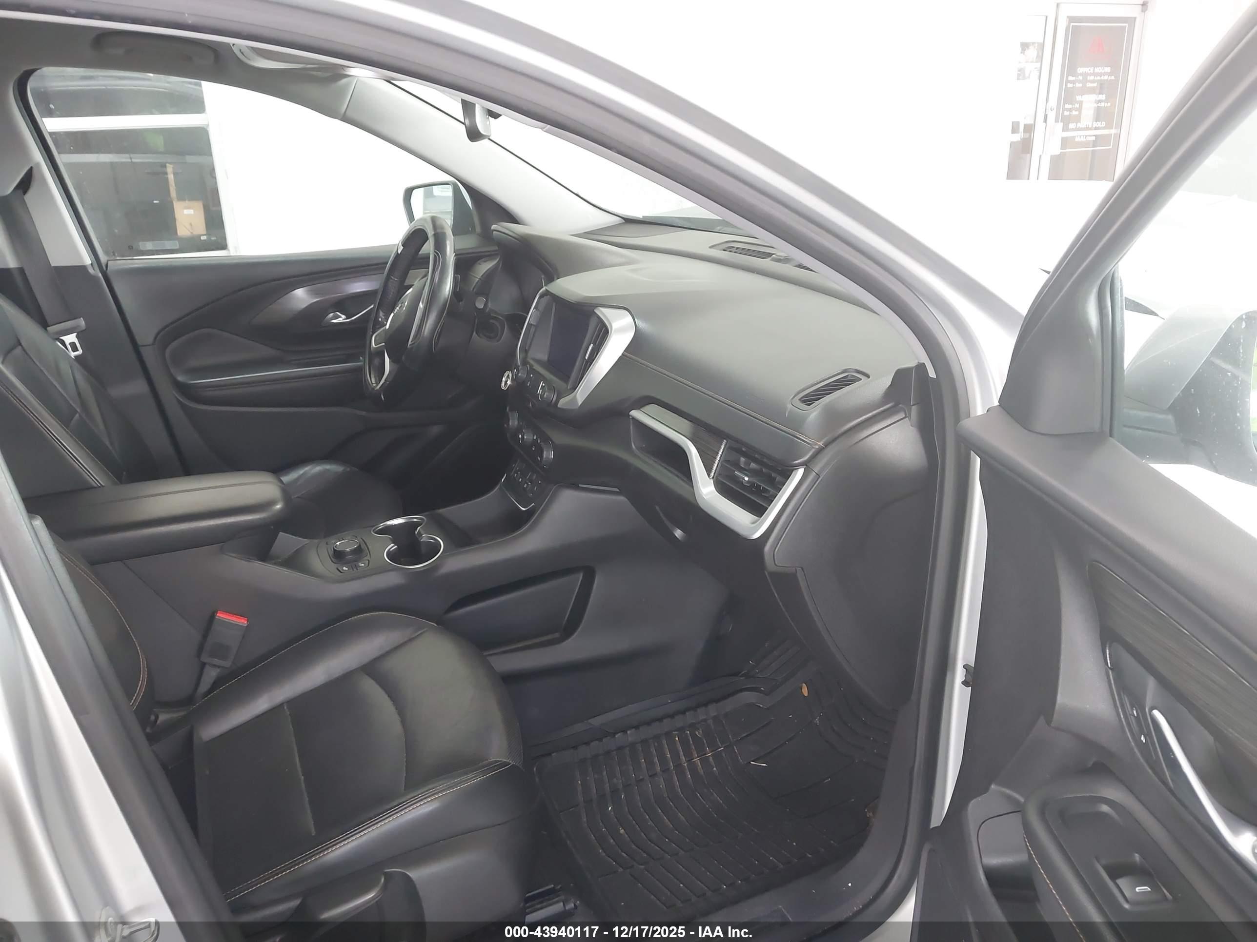 GMC TERRAIN image 5