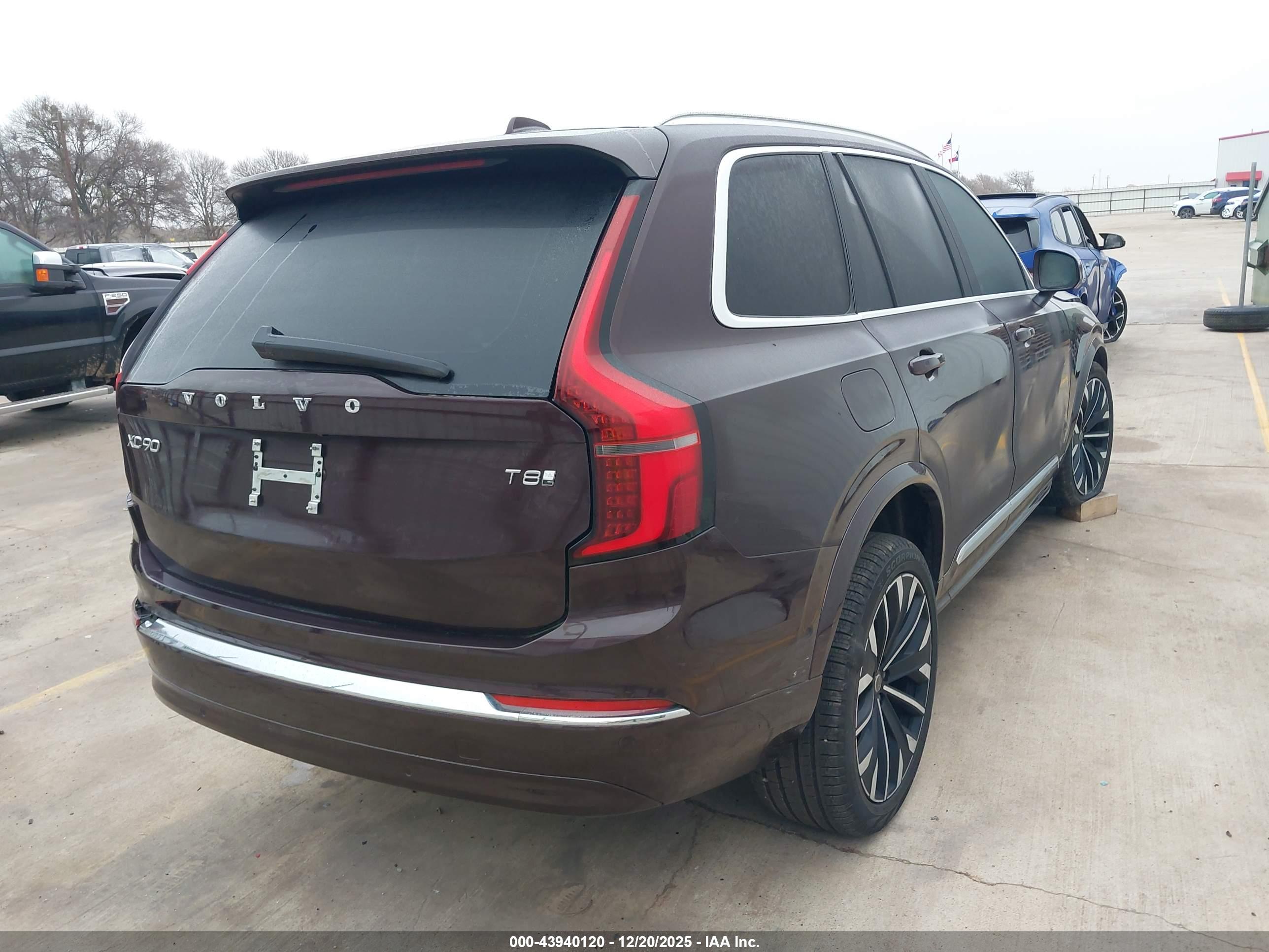VOLVO XC90 image 4