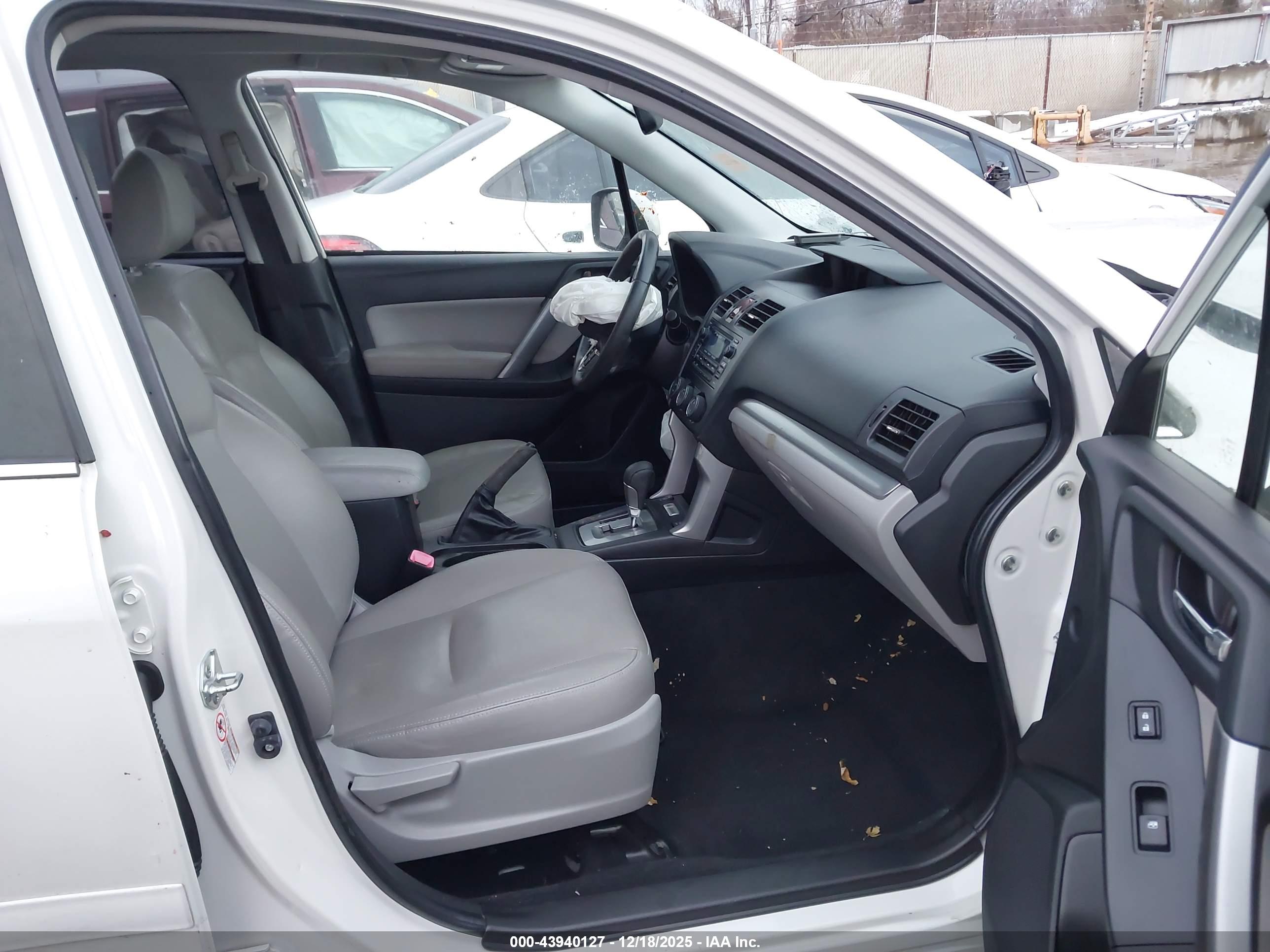 SUBARU FORESTER image 5