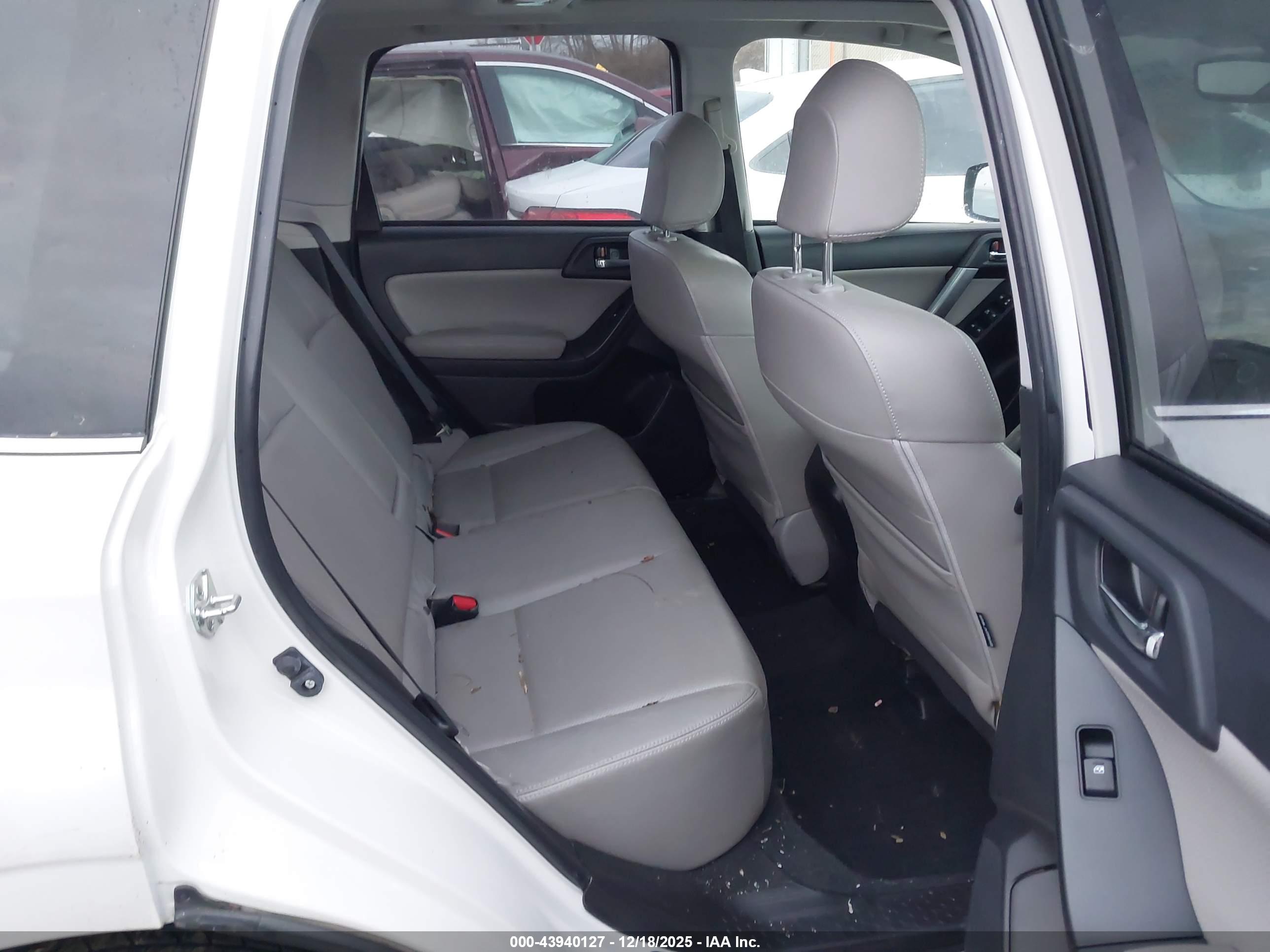 SUBARU FORESTER image 8