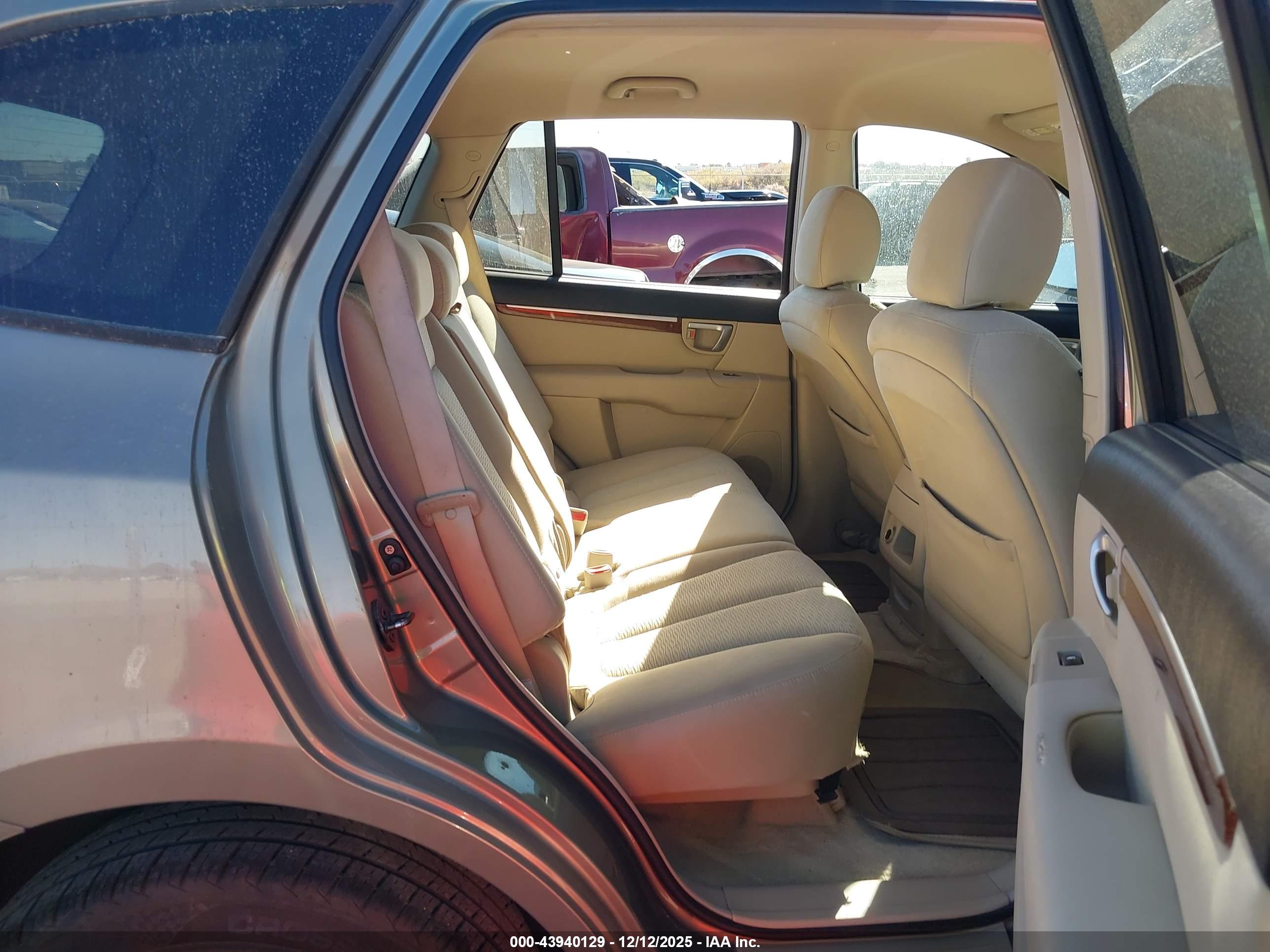 HYUNDAI SANTA image 8
