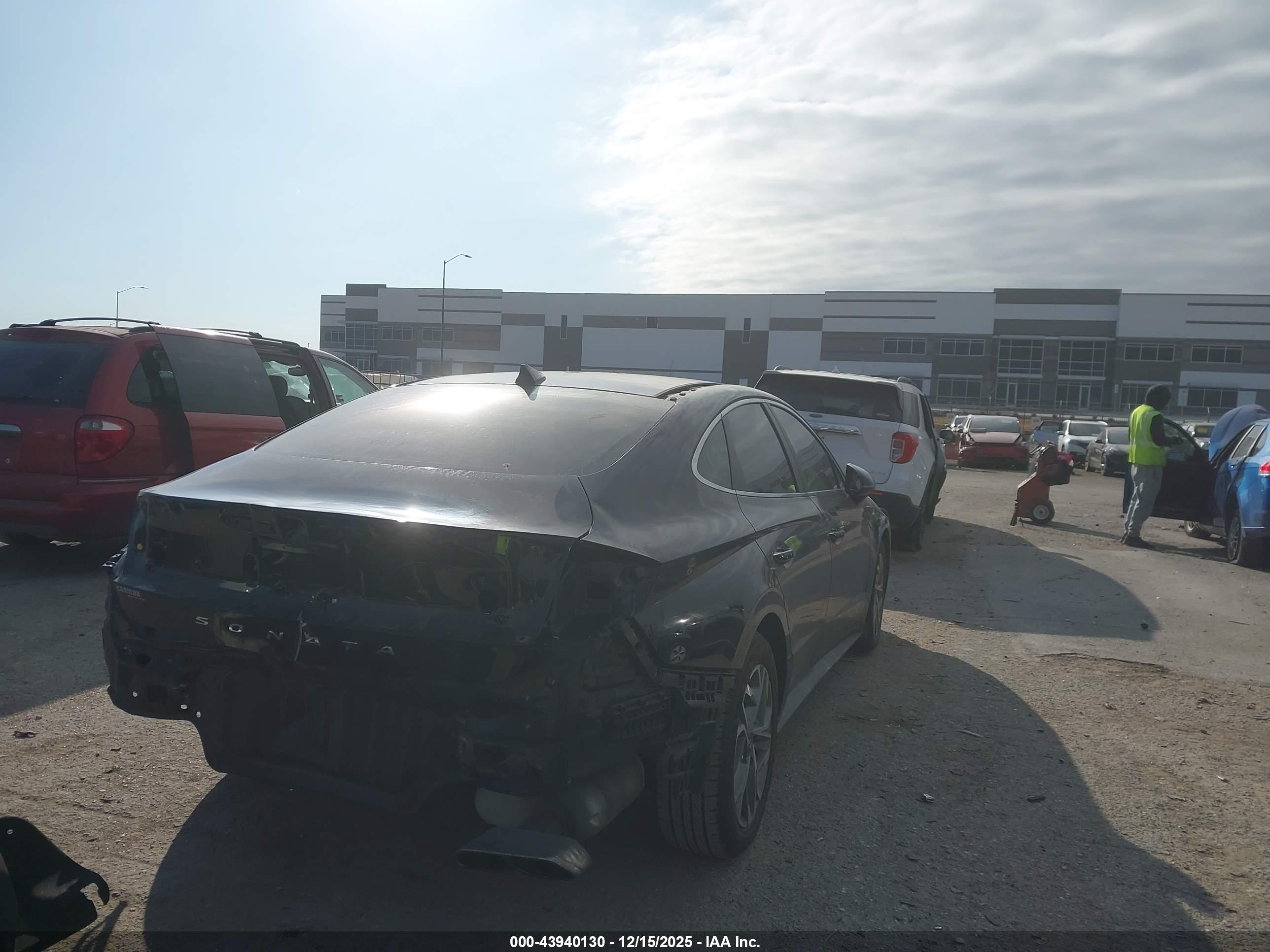 HYUNDAI SONATA image 4