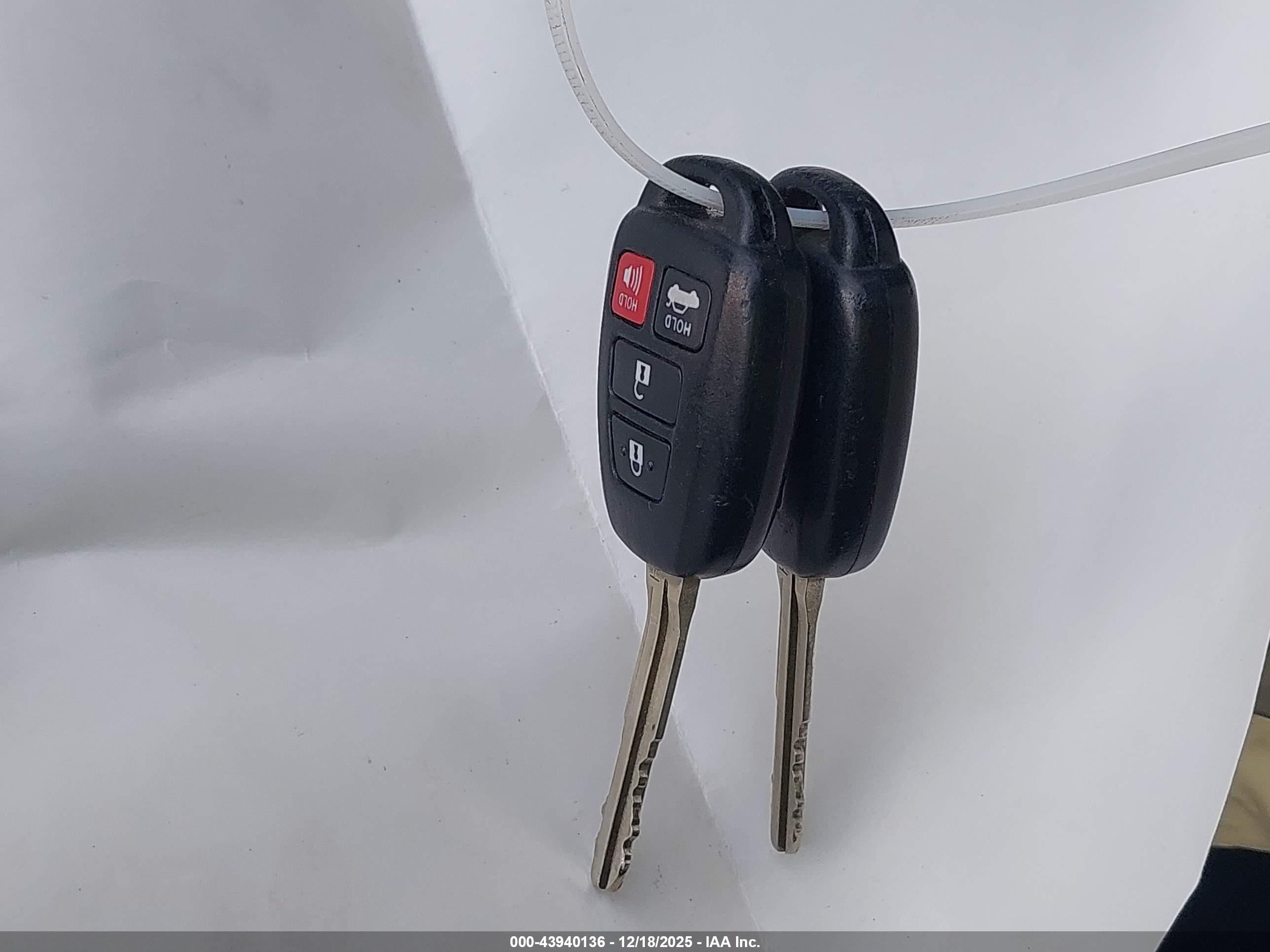 TOYOTA CAMRY image 11