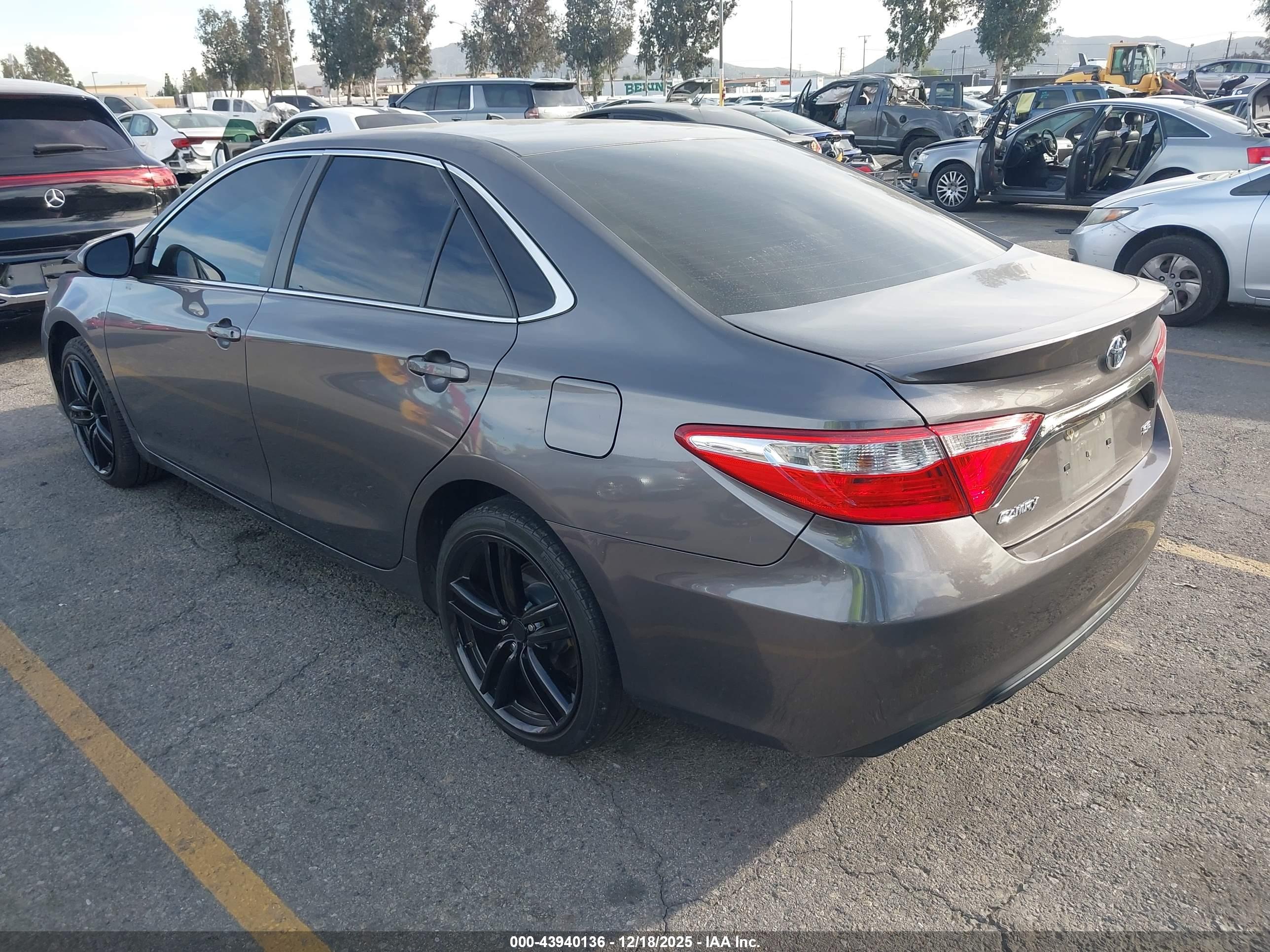 TOYOTA CAMRY image 3