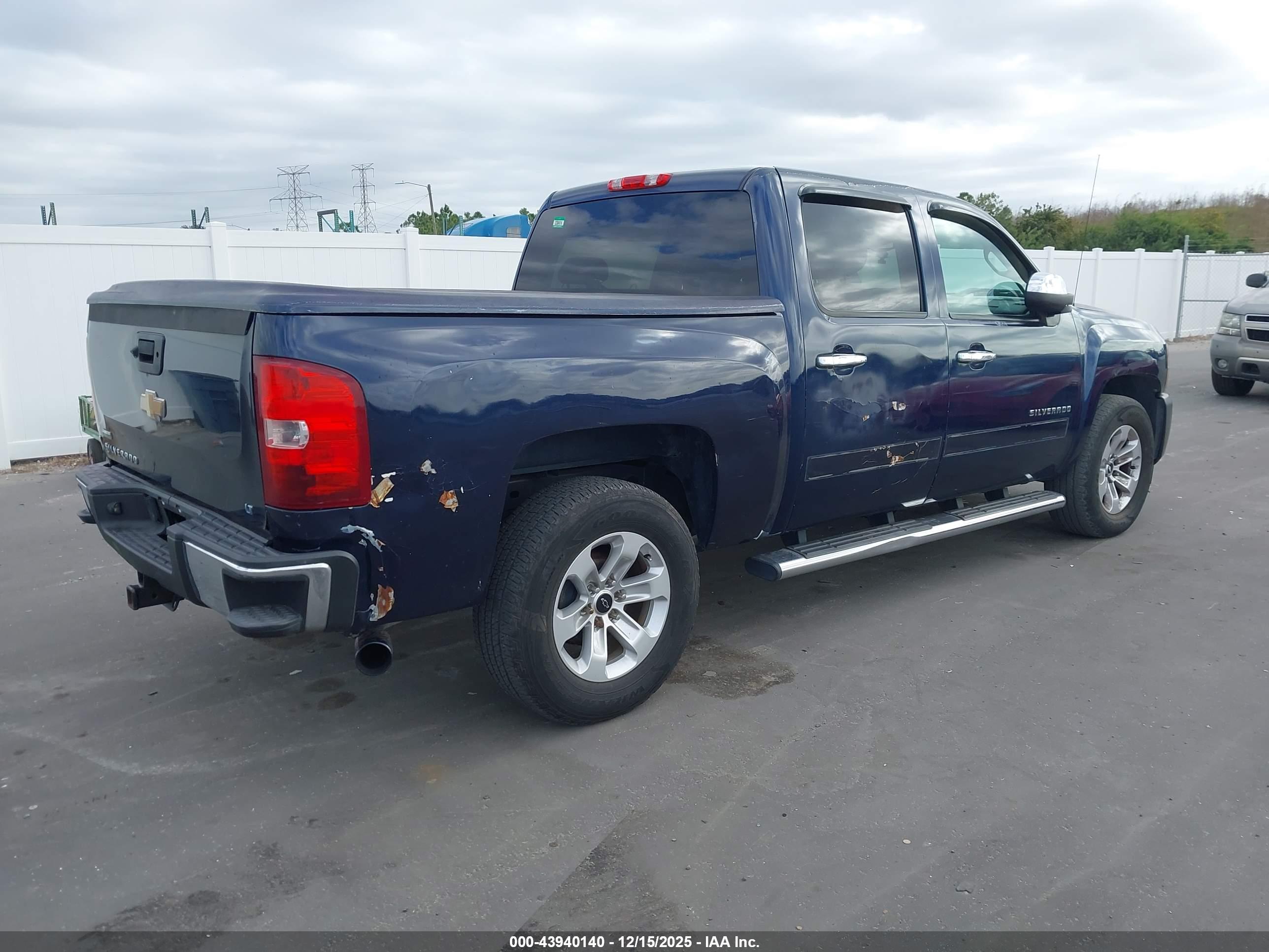 CHEVROLET SILVERADO image 4