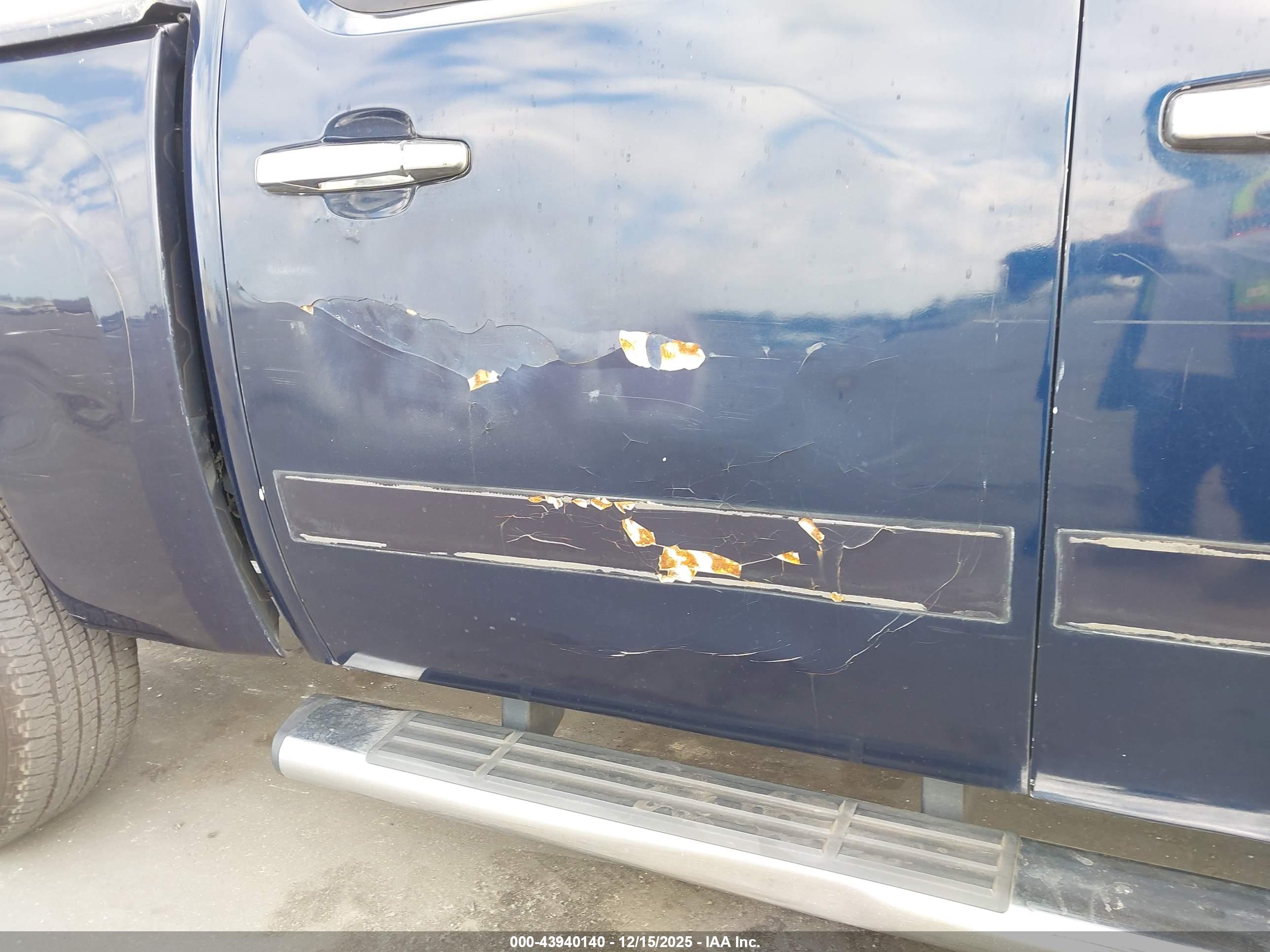 CHEVROLET SILVERADO image 6