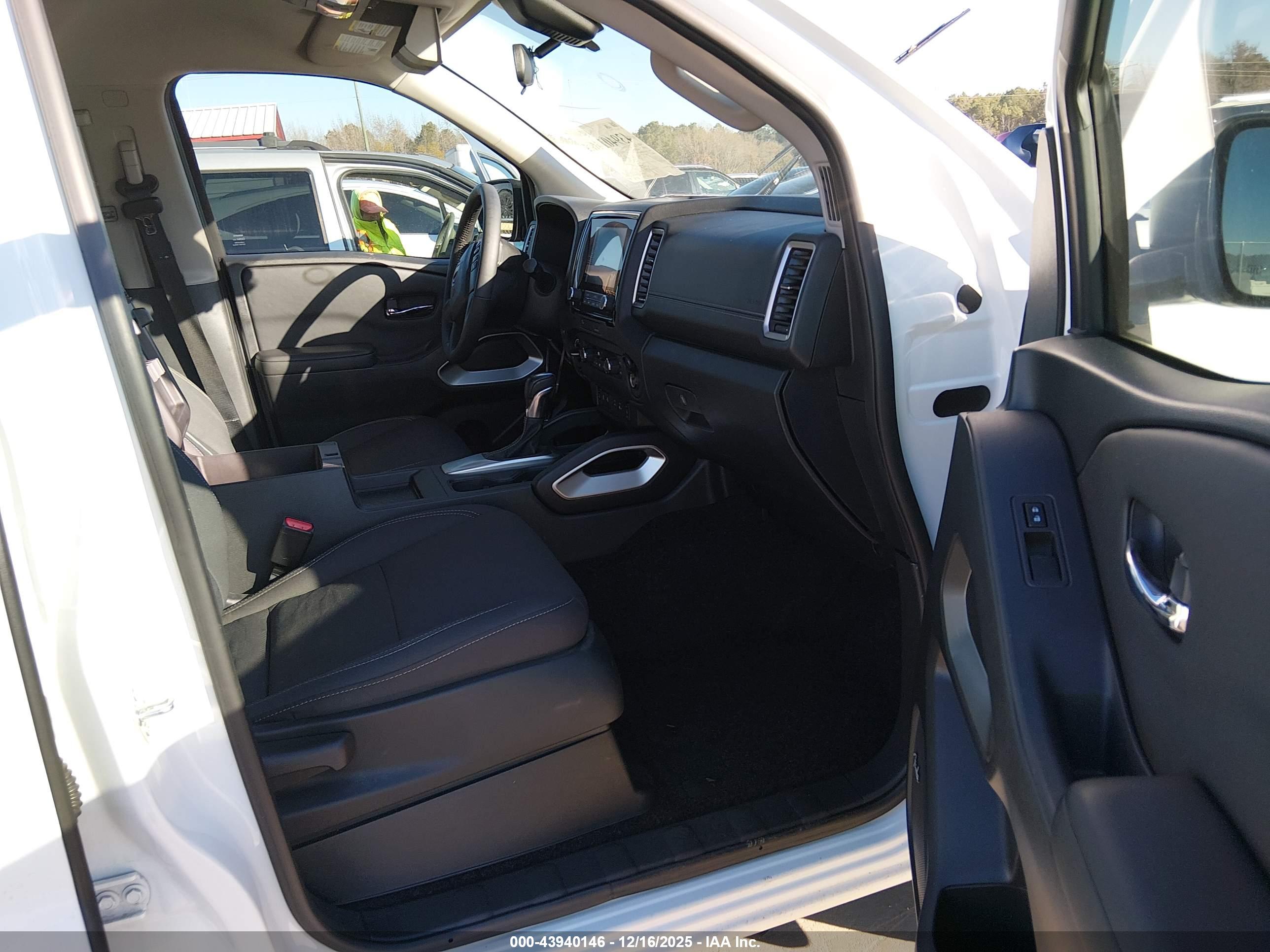 NISSAN FRONTIER image 5